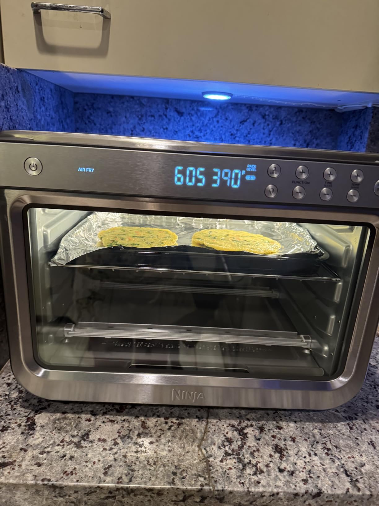 Ninja Air Fryer & Toaster Oven | Prestige Smart XL Countertop Oven | Bakes up to 20 Cookies, Fits up to a 12lb Turkey | Pizza, Toast, Bake, Air Fry & Reheat | 1800 Watts | Stainless Steel | DT501 - Customer Photo 2