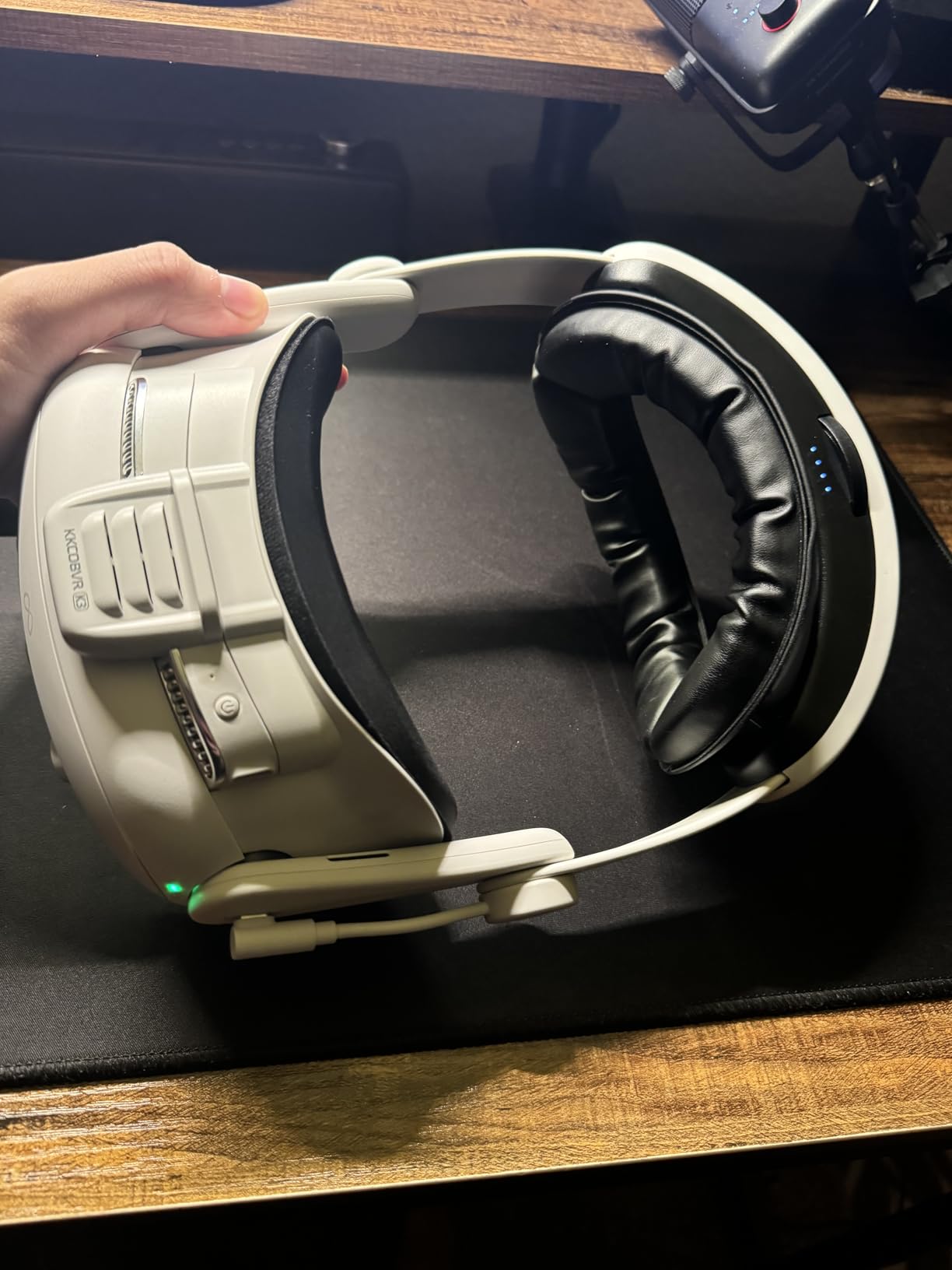 KIWI design K4 Boost Battery Head Strap for Meta Oculus Quest 3/3S, Adjustable VR Headband Accessories with Dual Charge, Extend Playtime & Reduce Facial Stress for Kids and Adults - Customer Photo 2