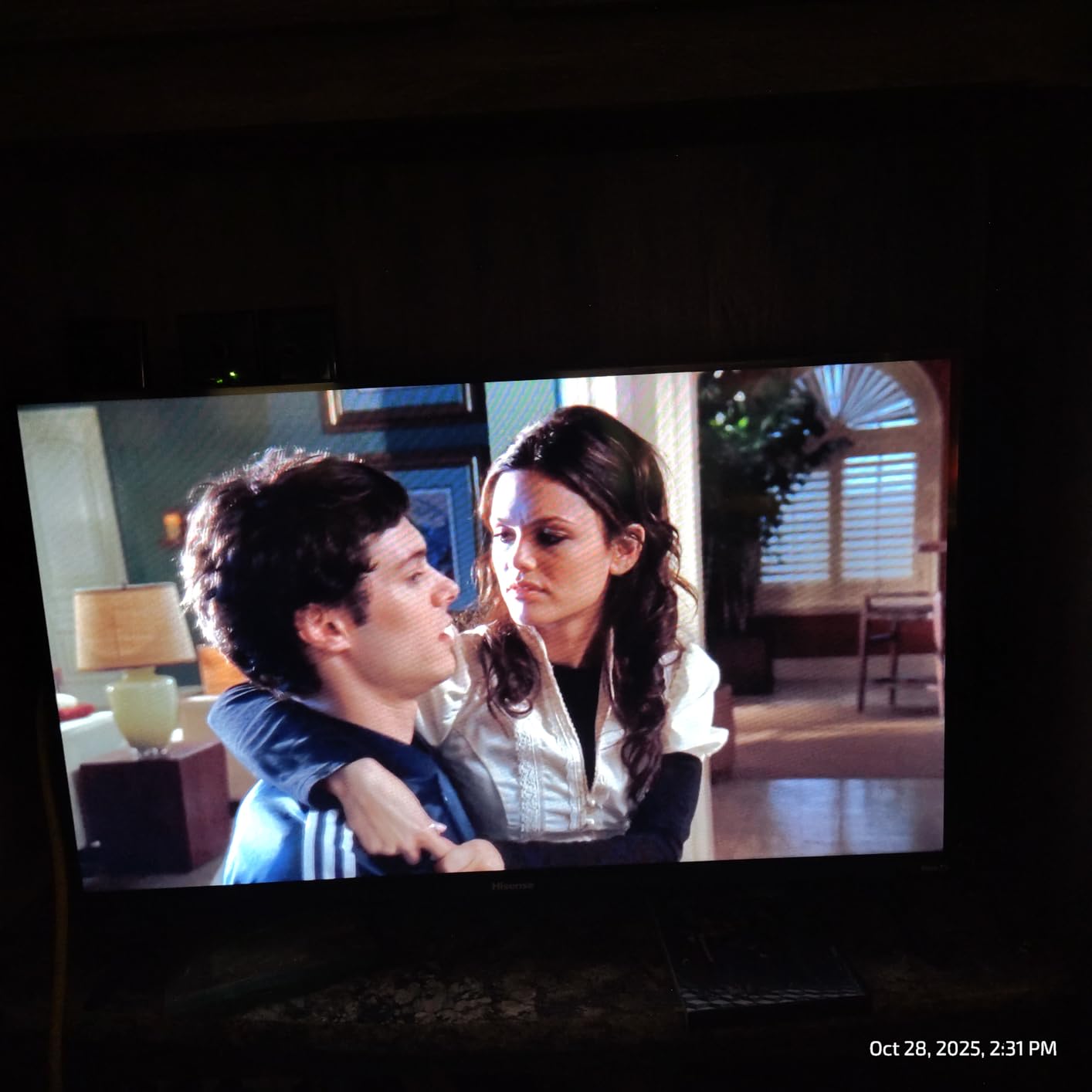 Hisense 32-Inch Class A4 Series HD 720p Smart Roku TV with Alexa Compatibility (32A4HNR) - Customer Photo 1