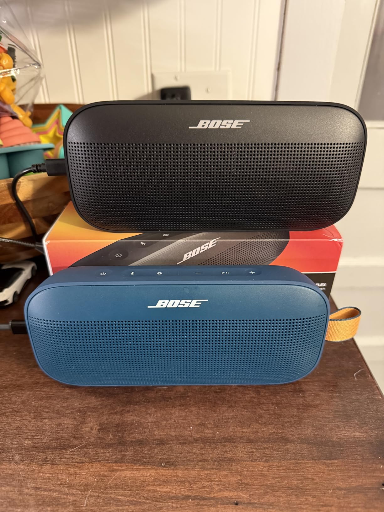 Bose SoundLink Flex Bluetooth Speaker (2nd Gen) - Portable Outdoor Speaker with Hi-Fi Audio, Waterproof and Dustproof, USB-C, Up to 12 Hours Battery Life, Black - Customer Photo 3
