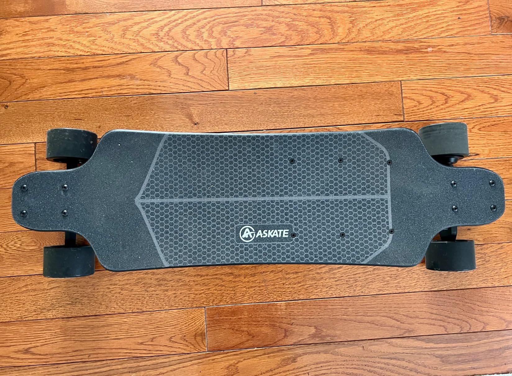 A1 Electric Skateboard with Remote, Rang Up to 17 Miles/24, 8 Ply Canadian Maple, Smooth Breaking, Suitable for Younger Beginners Customer Review A1 Electric Skateboard with Remote, Rang Up to 17 Miles/24, 8 Ply Canadian Maple, Smooth Breaking, Suitable for Younger Beginners - Customer Photo 2