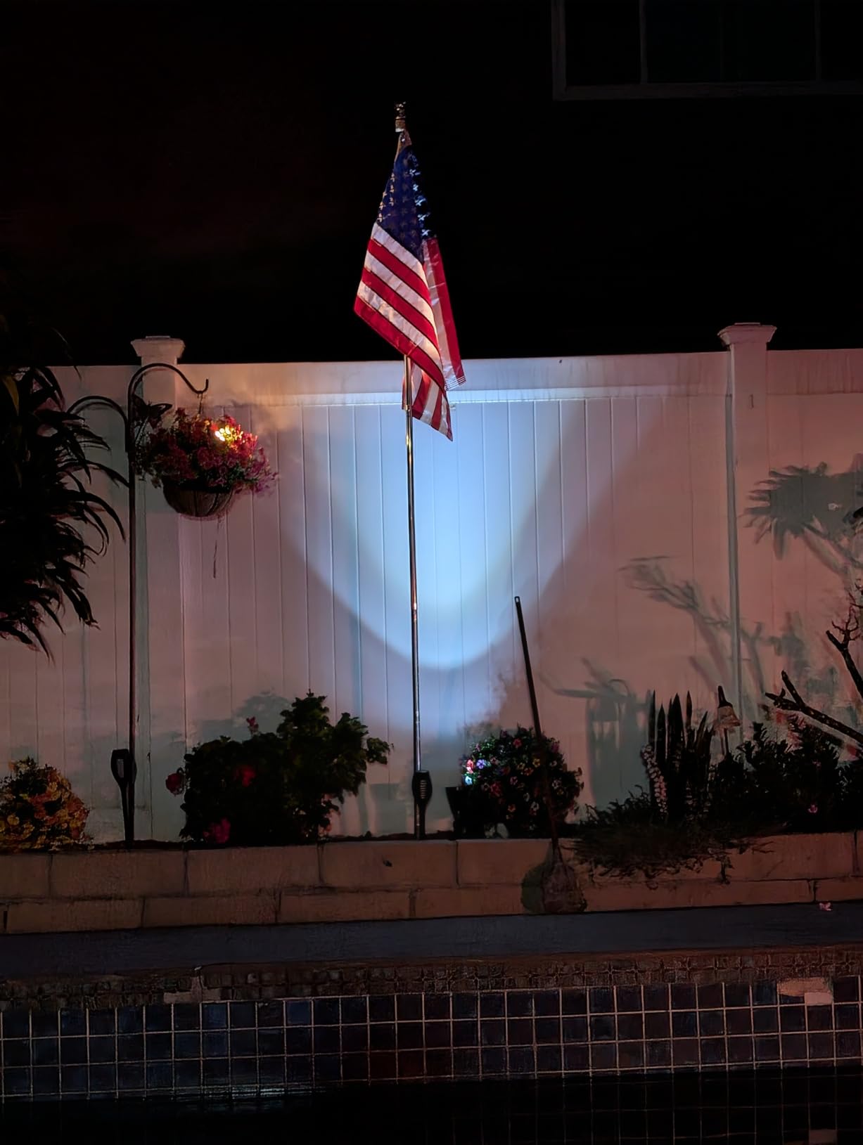 InnoGear Solar Spot Lights, Outdoor Solar Lights Solar Spotlights Flag Pole Light Waterproof Landscape Lighting Outside for Flag Uplighting Backyard Patio Pathway Statue Palm Tree Sign, Cool White - Customer Photo 1