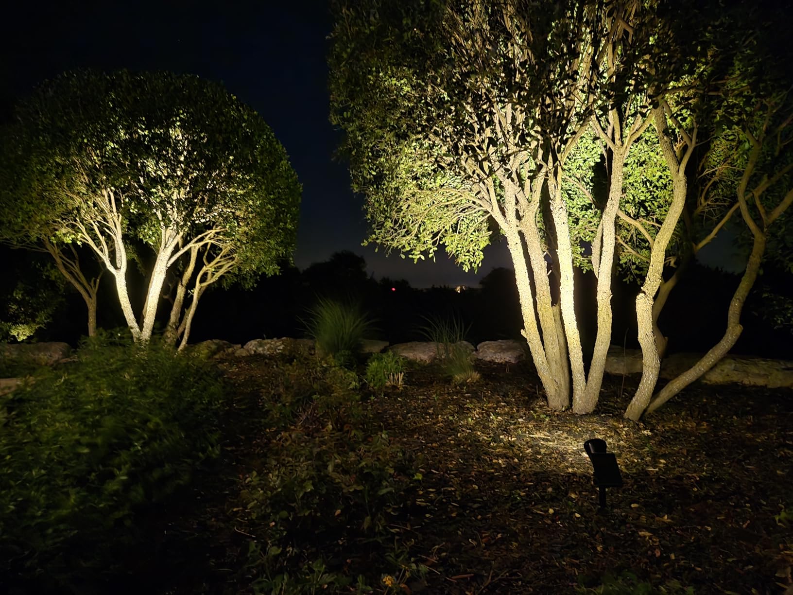 InnoGear Solar Spot Lights, Outdoor Solar Lights Solar Spotlights Flag Pole Light Waterproof Landscape Lighting Outside for Flag Uplighting Backyard Patio Pathway Statue Palm Tree Sign, Cool White - Customer Photo 2