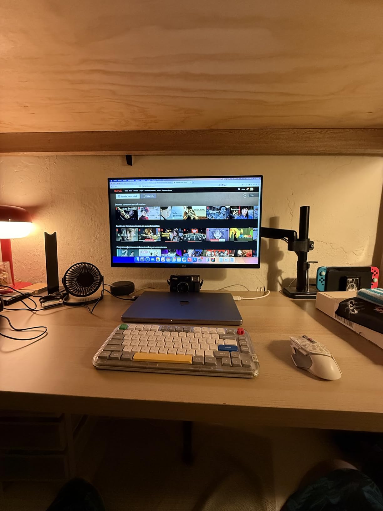 LG 27US500-W Ultrafine Monitor 27-Inch 4K UHD (3840x2160) HDR10 IPS Borderless Design Reader Mode Flicker Safe Switch App HDMI DisplayPort - White - Customer Photo 2