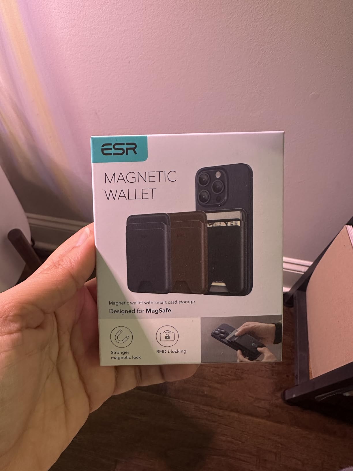 ESR for MagSafe Wallet, 5-Card Holder With RFID Blocking, MagSafe Sticker Included, Slim Magnetic Wallet for iPhone 17/16/15/14/13/12 Series and Selected Samsung Devices, Not for 13/12 Mini, Black - Customer Photo 2