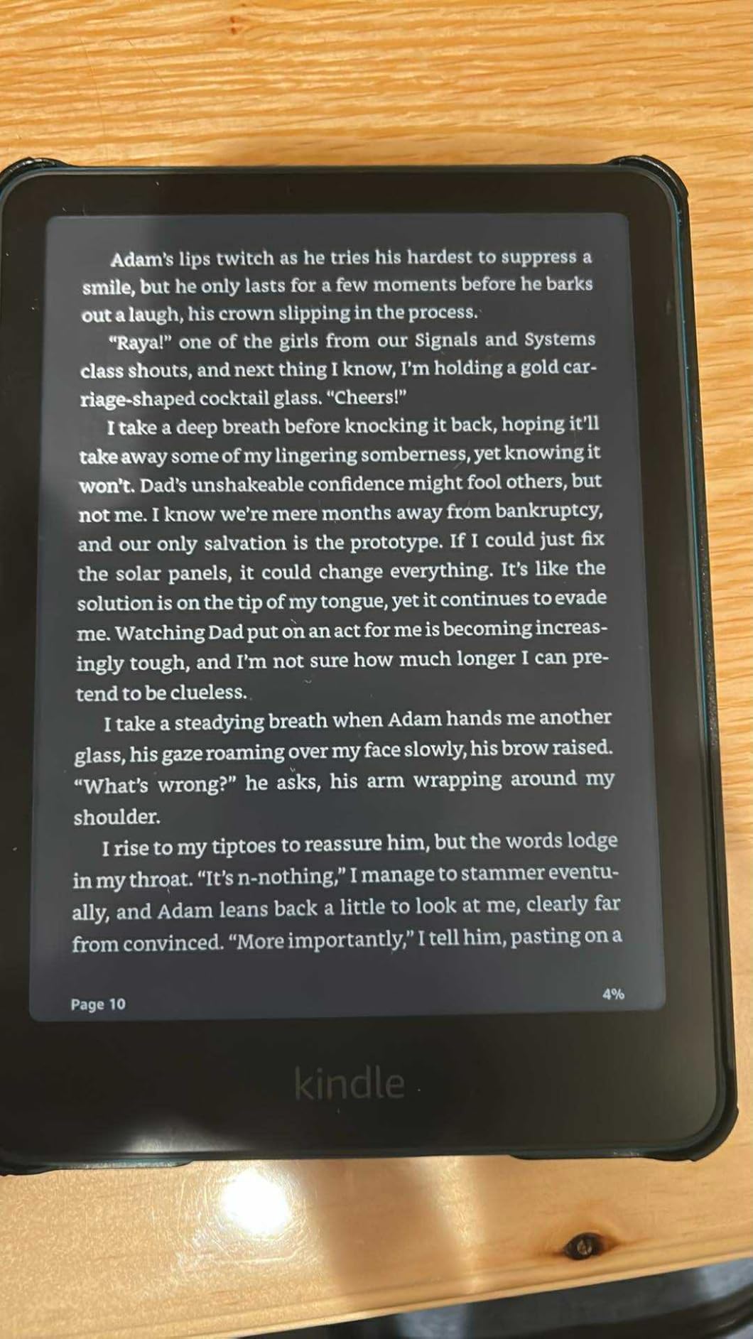 Amazon Kindle Paperwhite Bundle: Includes, Amazon Kindle Paperwhite 16GB | Black, Fabric Cover| Black, & Power Adapter - Customer Photo 1