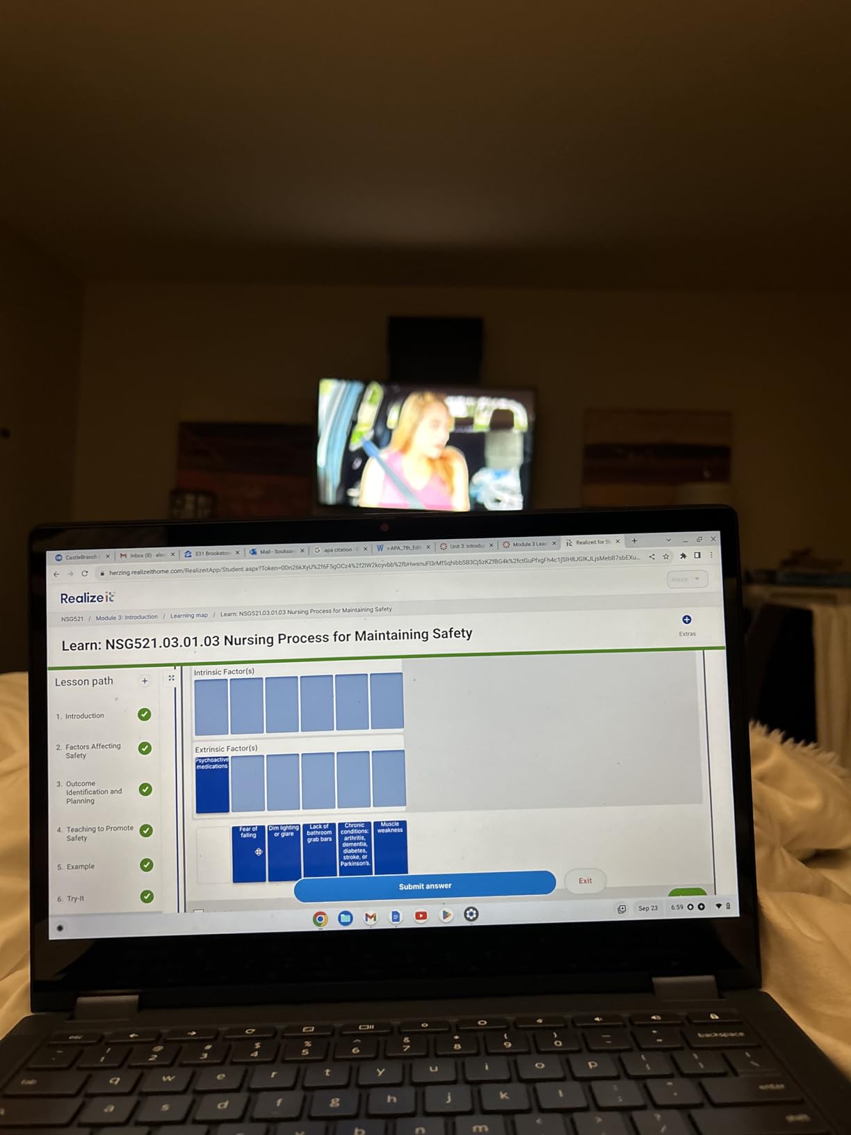 Lenovo IdeaPad Flex 5i Chromebook Plus 2-in-1 - 14 Lenovo IdeaPad Flex 5i Chromebook Plus 2-in-1 - 14