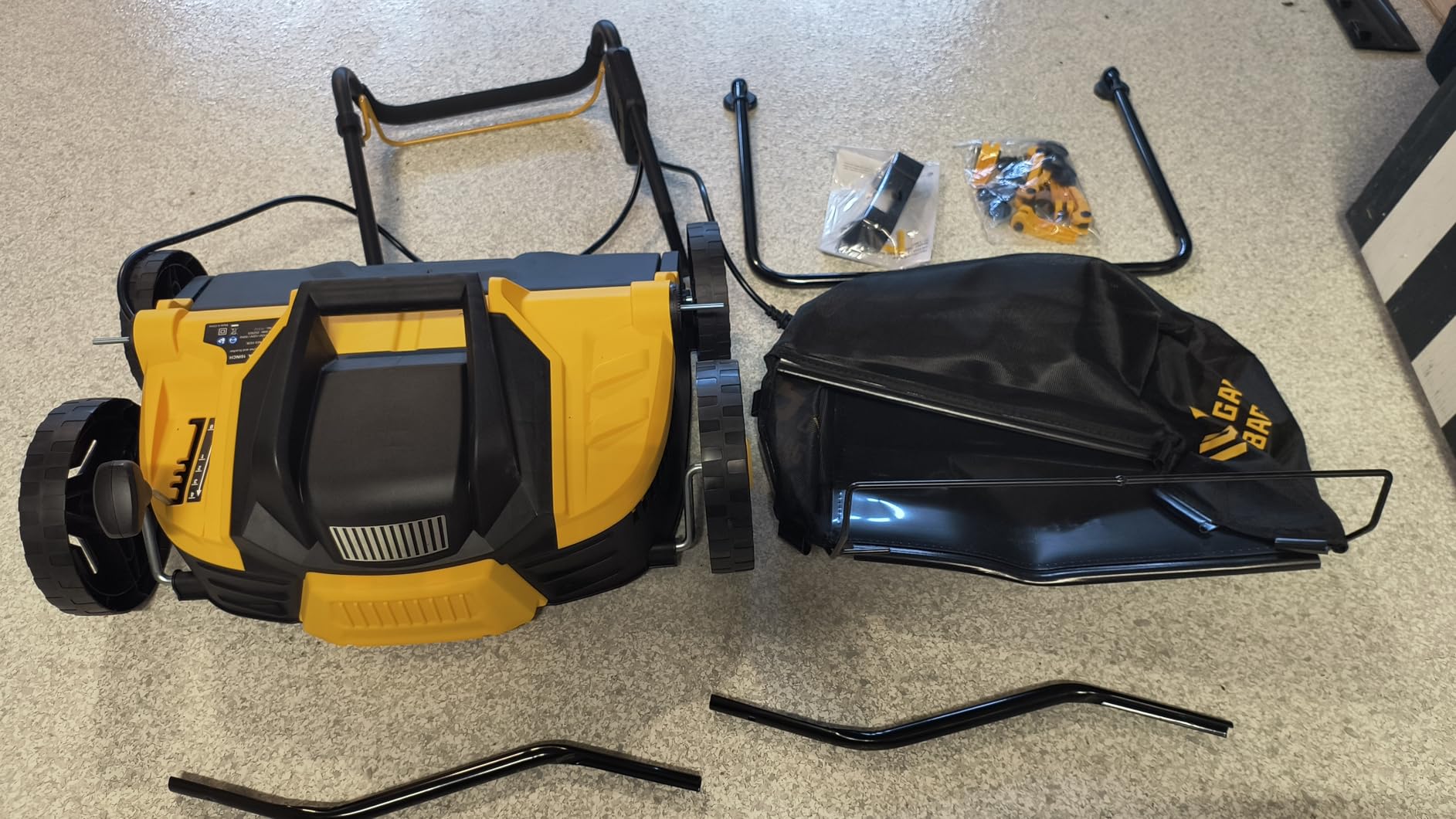 16-Inch 15.5 Amp 2-in-1 Electric Dethatcher and Scarifier with 14.5-Gallon Removable Thatch Collection Bag, Lawn Dethatcher with 5-Position Depth Adjustment, Quick-Fold, Keeps Lawn Healthy - Customer Photo 2