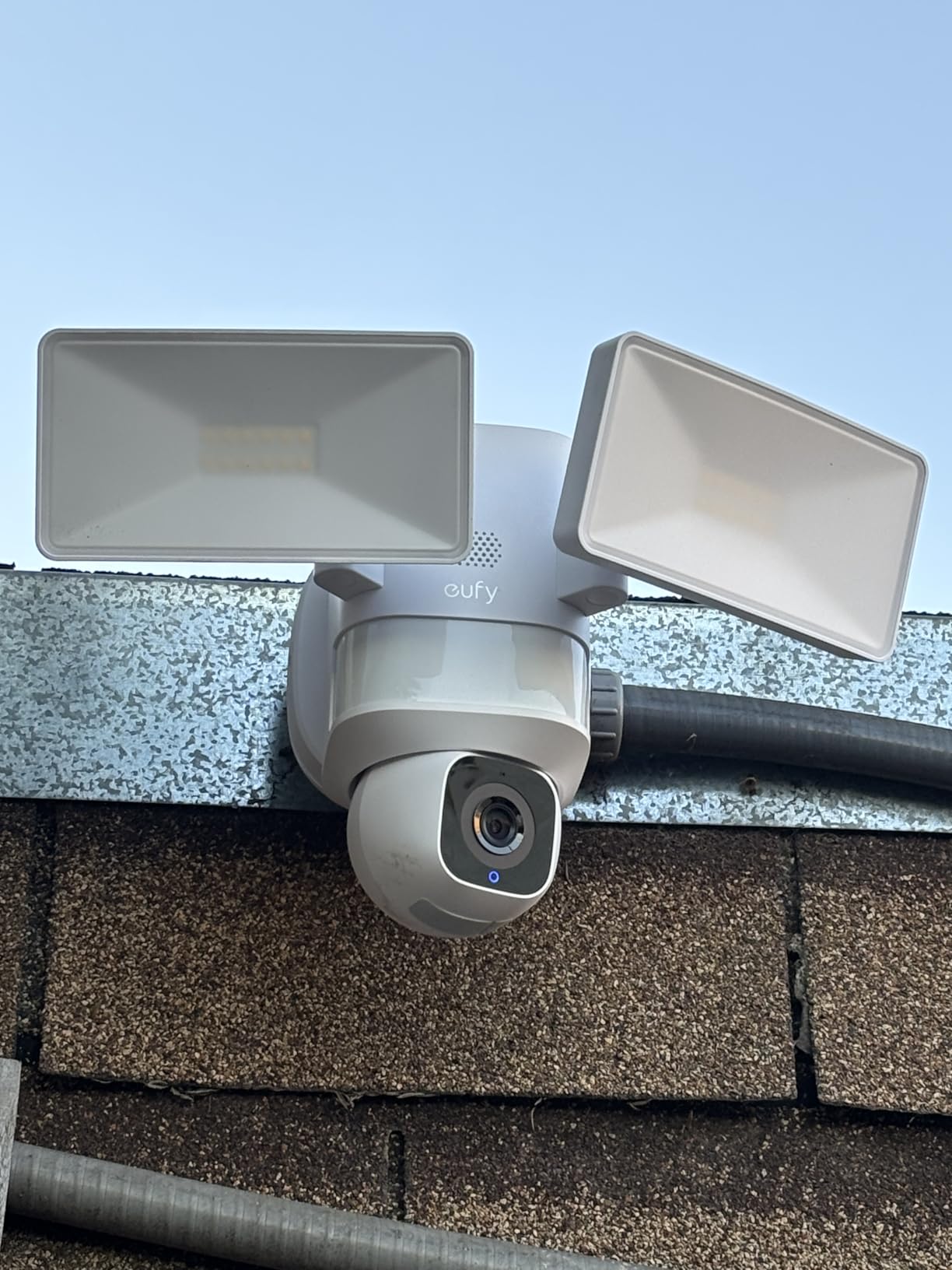 eufy Security Floodlight Camera E30, Security Camera Outdoor, 360° Pan and Tilt, AI Detection and Tracking, 2K Video, 2.4GHz Wi-Fi, 2,000 Lumens, Custom Voice and Light Alerts, 24/7 Recording - Customer Photo 1