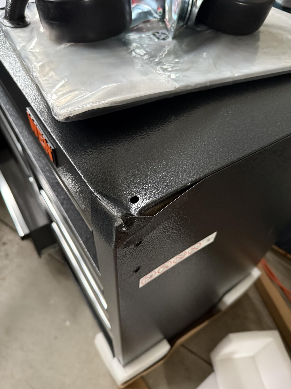 WEN 42-Inch Premium Rolling Tool Cabinet, Black, Heavy Duty 21-Gauge Powder-Coated Steel Construction (GG422B) - Customer Photo 1