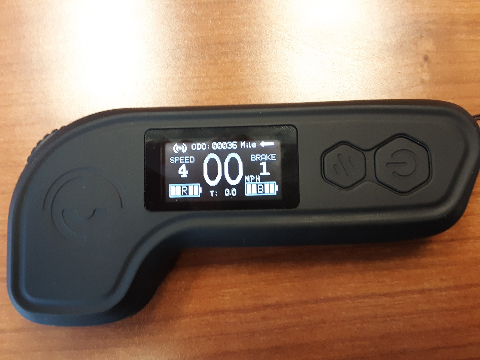 MEEPO Campus V3 Series/Envy Electric Skateboard with Remote, Top Speed Up to 29 Mph, 4 Speed Smooth Braking, Easy Carry Handle Design, Suitable for Adults & Teens Customer Review MEEPO Campus V3 Series/Envy Electric Skateboard with Remote, Top Speed Up to 29 Mph, 4 Speed Smooth Braking, Easy Carry Handle Design, Suitable for Adults & Teens - Customer Photo 2