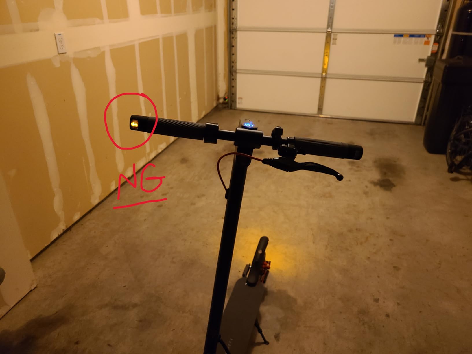 INVANTI E30 Adult Electric Scooter, Max 20Miles & 18 MPH, 350W Motor, Turn Signals, Smart APP, 8.5