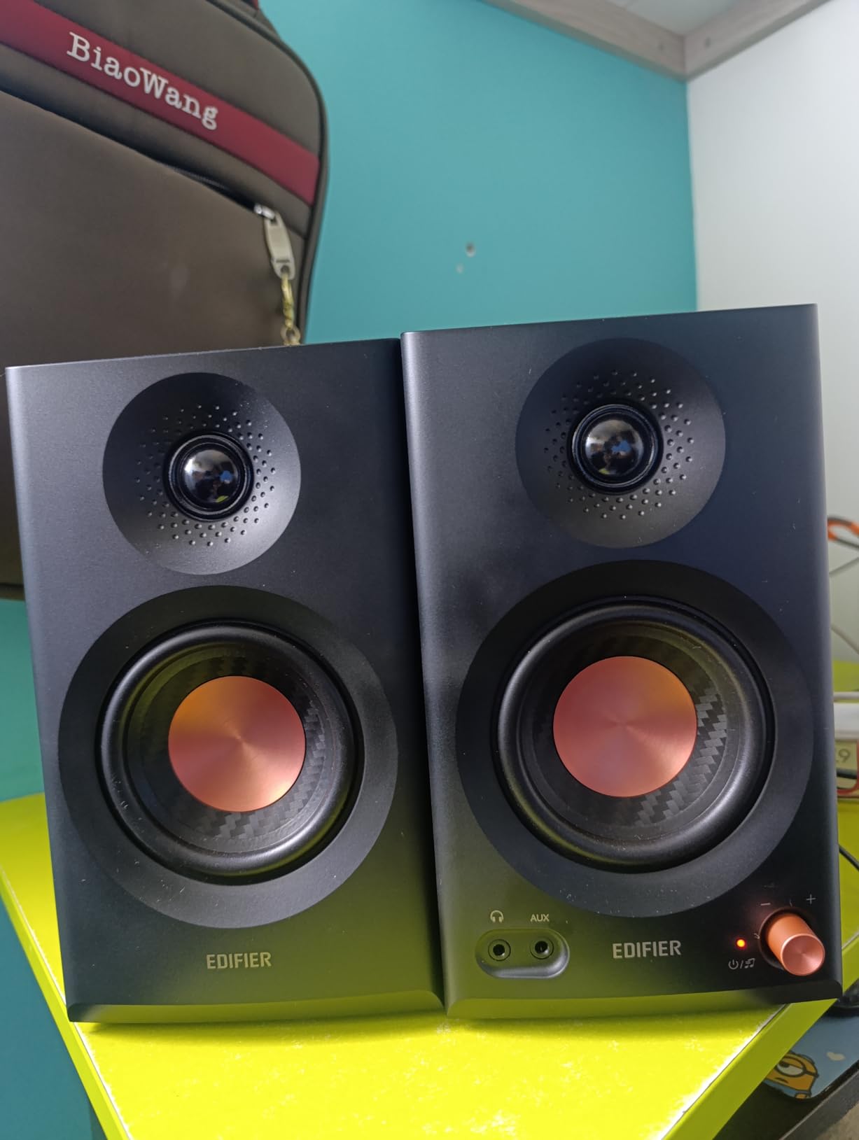 Edifier MR3 Powered Studio Monitor Speakers, Hi-Res Audio Certified Bluetooth V5.4 Active Bookshelf Loudspeakers, 2.0 Computer Speaker with Headphone Output RCA AUX Balanced TRS Input - Black (Pair) customer photo 2