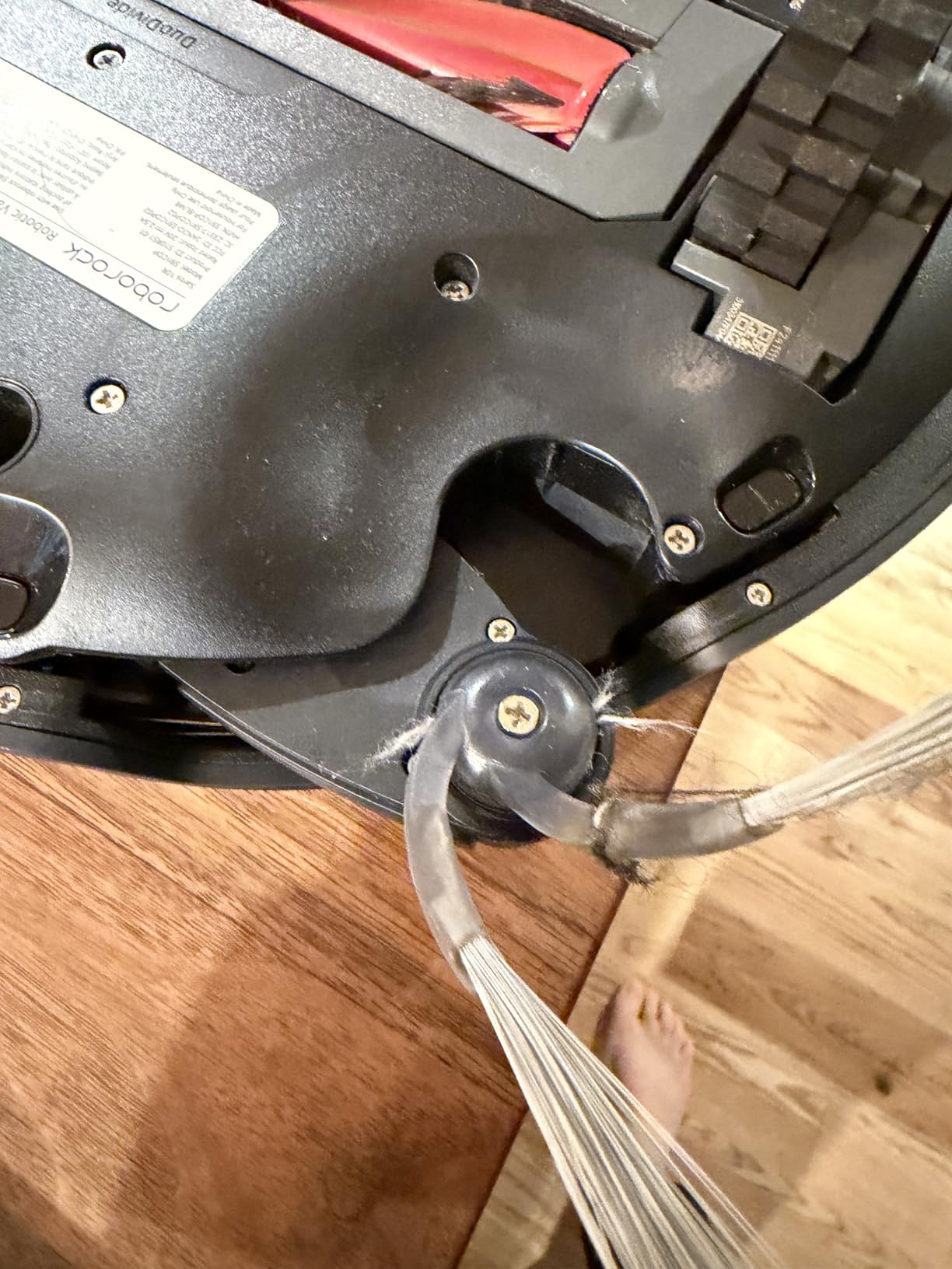 roborock Saros 10R Robot Vacuum and Mop, 22,000 Pa Suction, Zero-Tangling, 3.14'' Ultra Slim, FlexiArm Riser Technology for Carpet & Floor, Corner & Edge Cleaning, Self-Emptying, Hot Air Drying, Black - Customer Photo 4