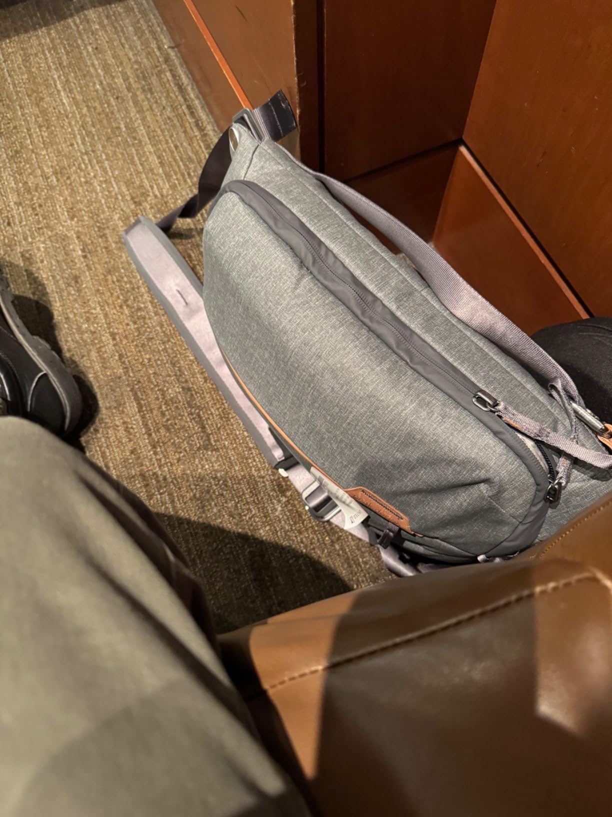 Peak Design Everyday Sling 6L, Black, Padded Adjustable Shoulder Strap for Crossbody or Waist Carry, FlexFold Dividers, Ideal for Carrying Cameras or Everyday Essentials, Sling Bag for Men and Women - Customer Photo 2