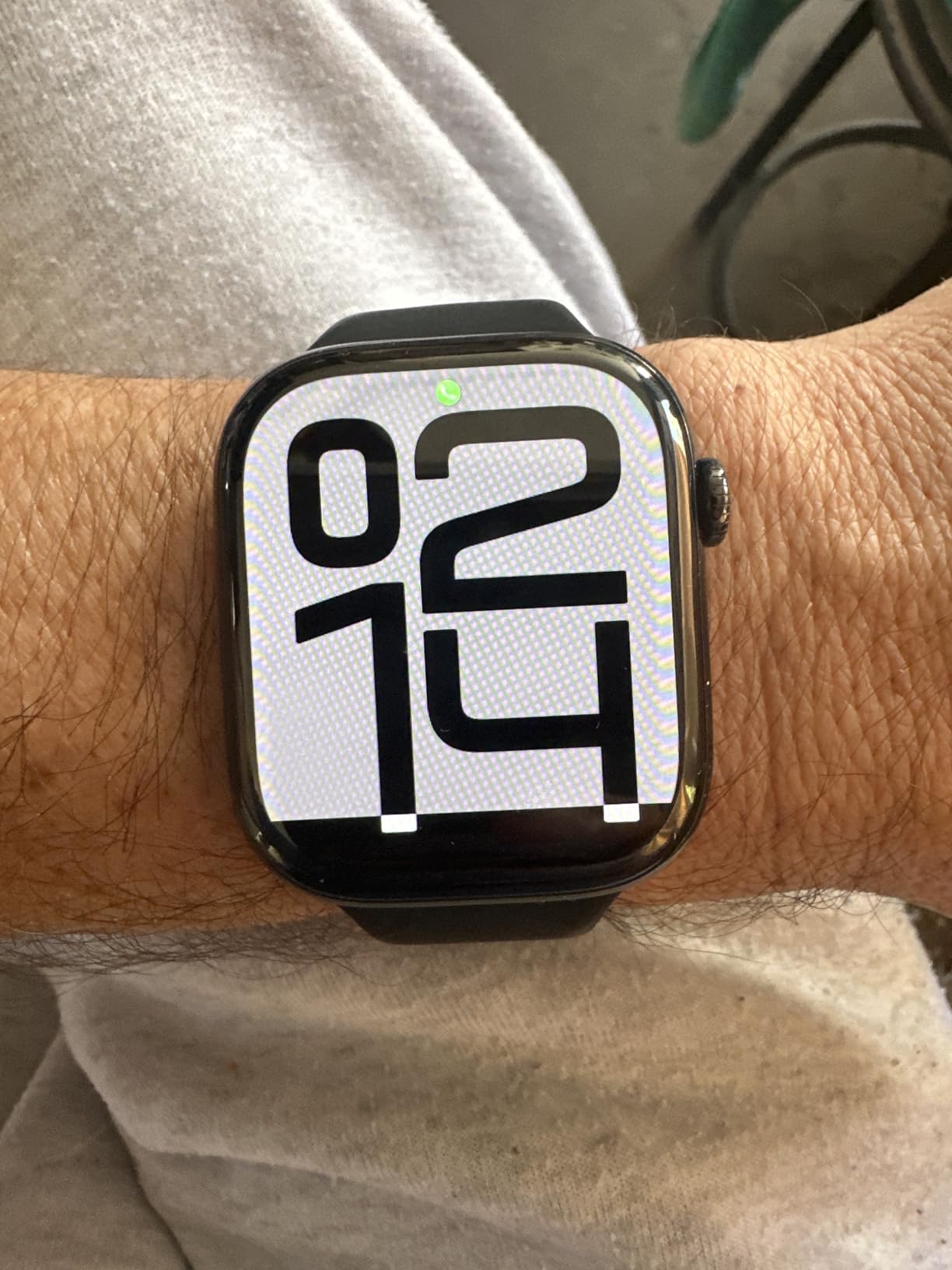 Apple Watch Series 10 [GPS + Cellular, 46mm] - Jet Black Aluminum Case with Black Sport Band, M/L (Renewed) - Customer Photo 3