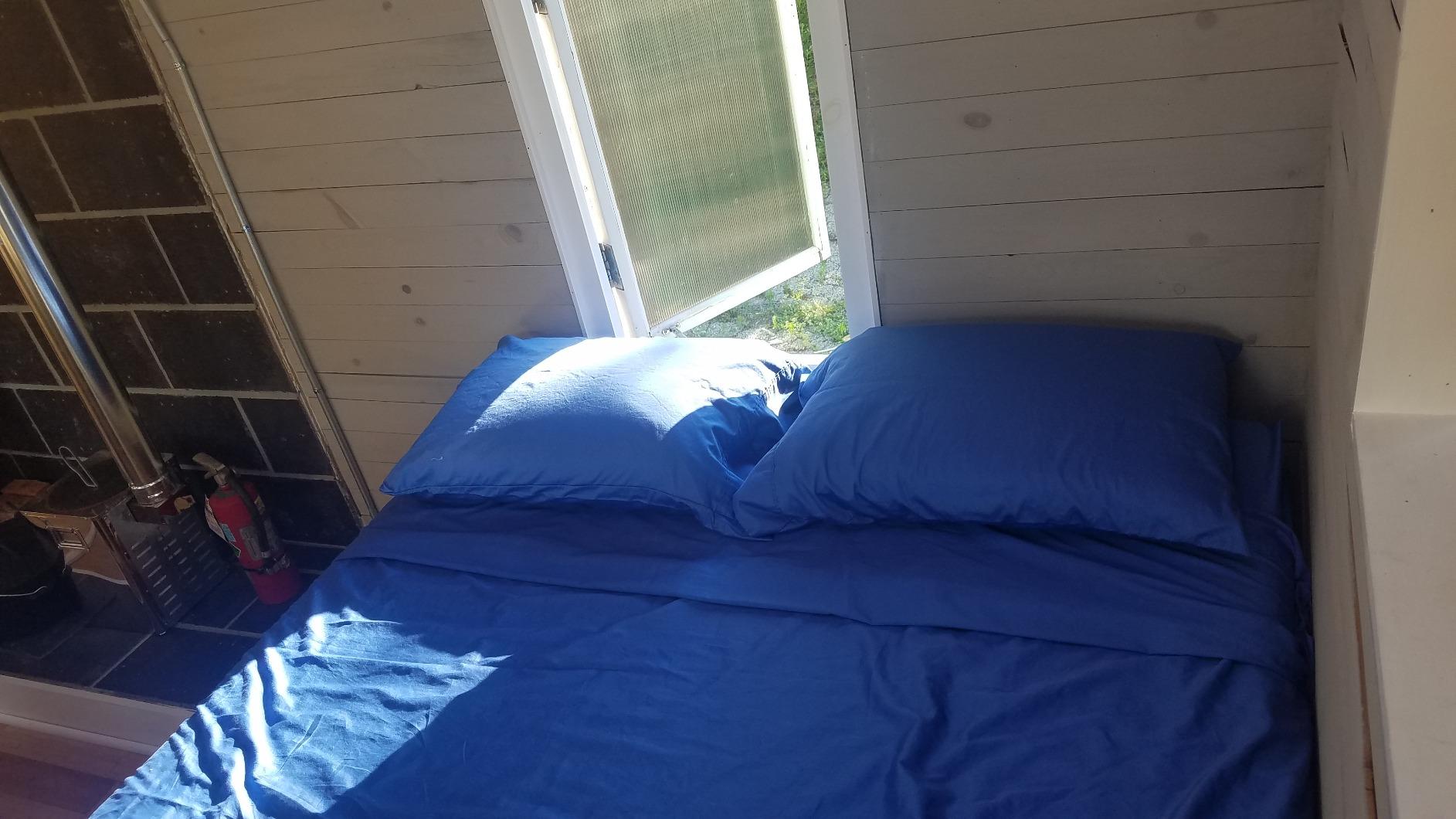 Tuft & Needle Original Hybrid Medium Queen Mattress, Adaptive Foam, Individually-Wrapped Coils, Cooling Pressure Relief, 100 Night Trial, Fiberglass-Free, CertiPUR-US, 10-Year Limited Warranty - Customer Photo 1