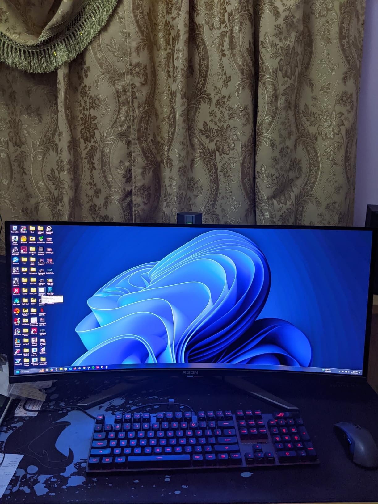 AOC Agon PRO AG346UCD 34'' Ultra Wide Curved QD OLED Gaming Monitor, 21:9 WQHD 3440x1440, 175Hz 0.03ms, G-Sync Compatible, HDR 400 True Black, USB 3.2, Height Adjustable, Console Gaming Ready - Customer Photo 2