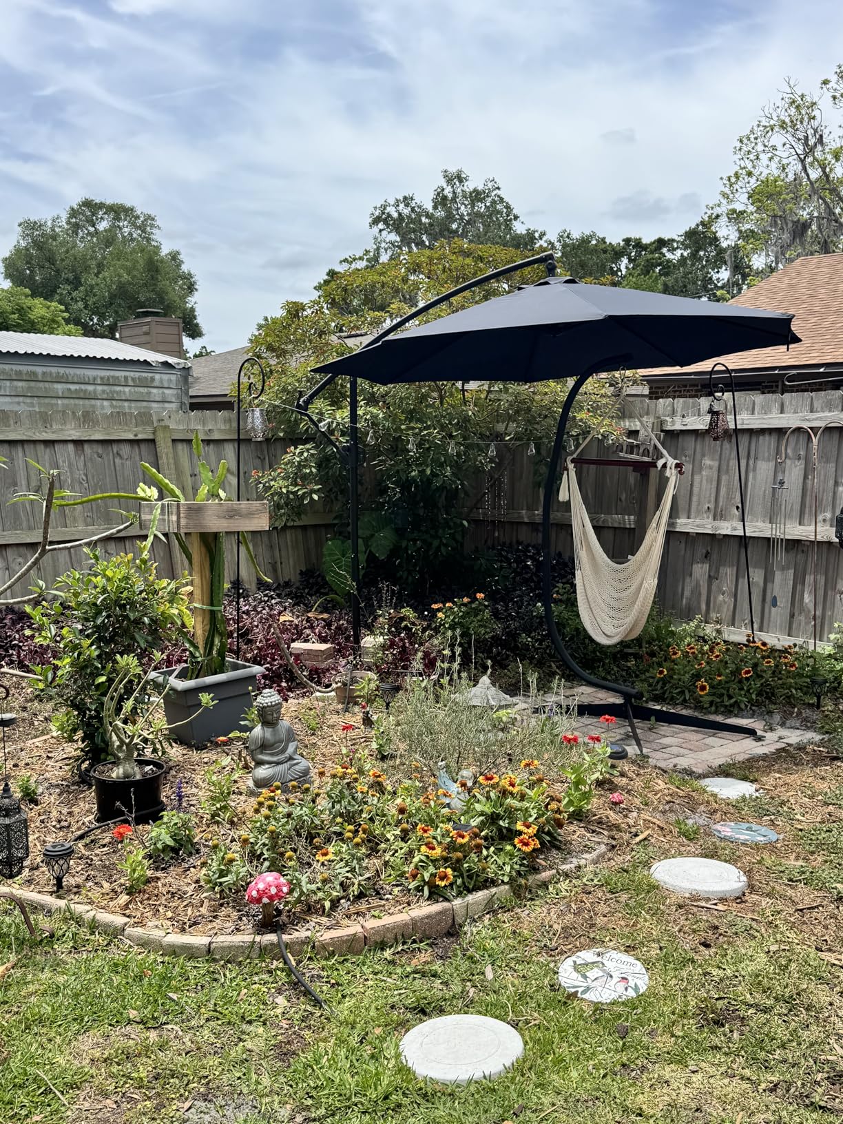 wikiwiki 10ft Patio Umbrellas Offset Outdoor Umbrella Cantilever Hanging Umbrellas w/Infinite Tilt, Fade Resistant Waterproof RECYCLED FABRIC Canopy & Cross Base, for Yard, Garden & Deck - Customer Photo 1