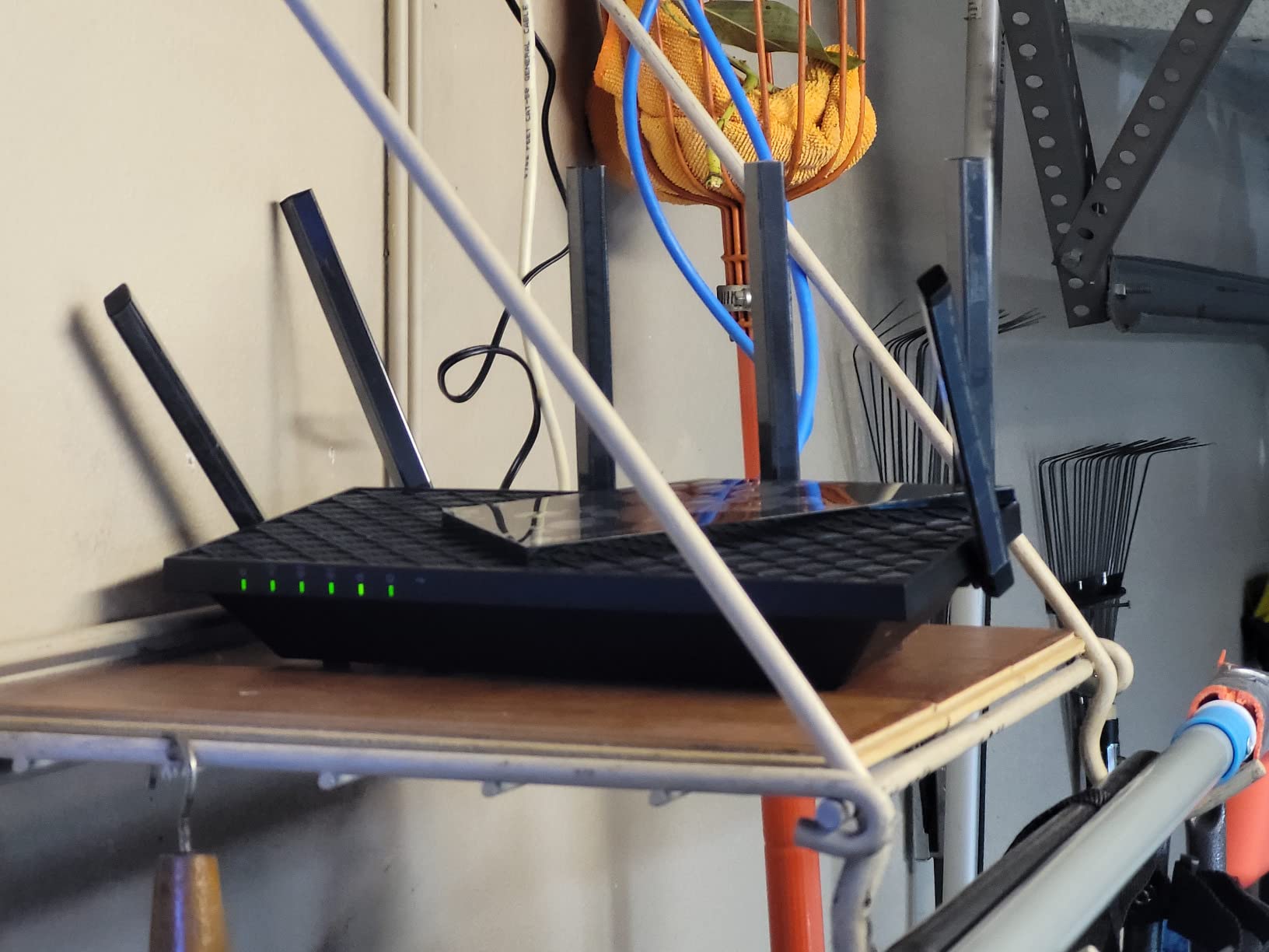 TP-Link Tri-Band AXE5400 Wi-Fi 6E Gaming Router Archer GXE75 | 6-Stream 5.4 Gbps | 1×2.5G + 4×1G Ports, USB 3.0 | Exclusive Acceleration, Gaming Port & Panel, RGB Lighting | EasyMesh, HomeShield - Customer Photo 2