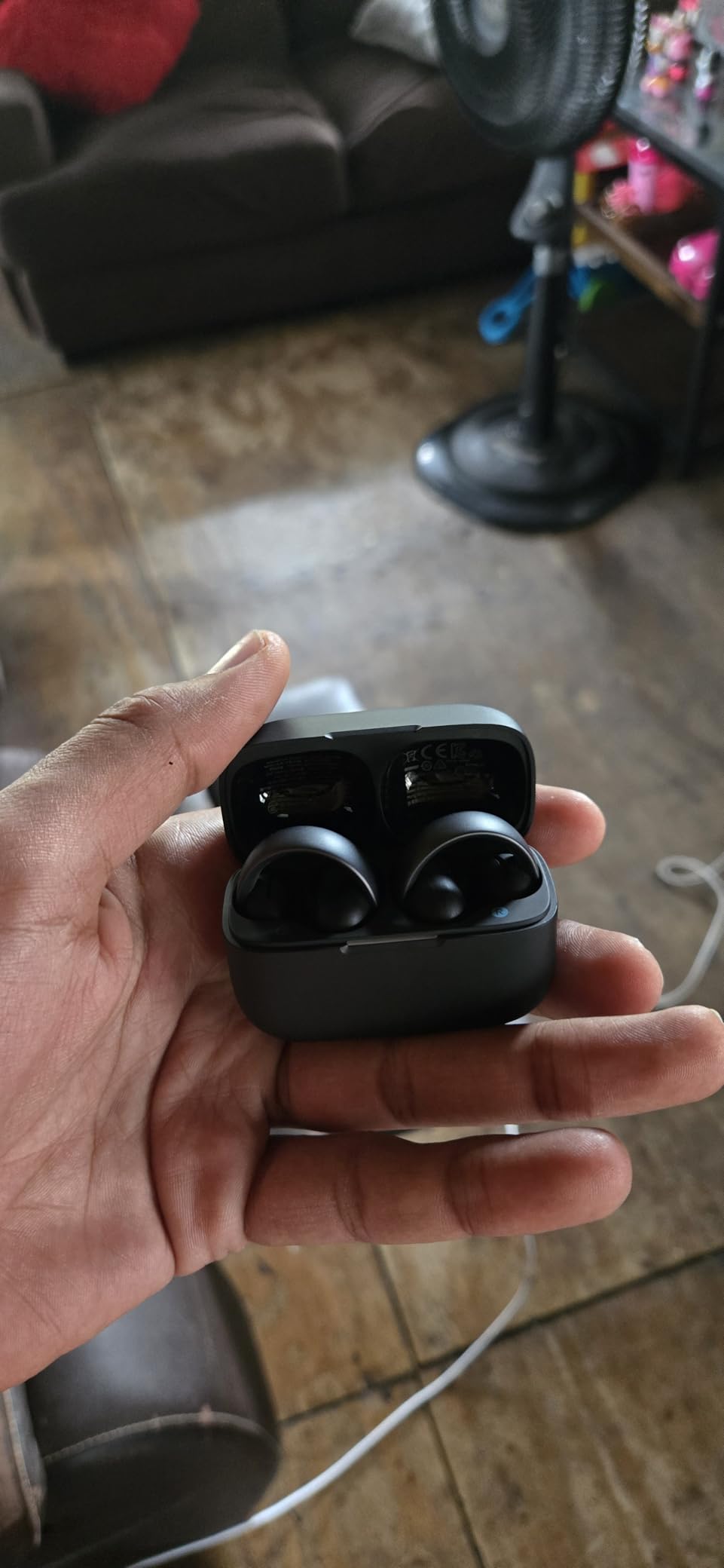 Soundcore AeroClip by Anker, Open-Ear Earbuds, Clip-On Headphones, Adaptive Comfort, Clear Calls with 4 Mics and AI, Stable Fit, 12mm Drivers for Powerful Bass, Hi-Res, Open-Ring Design - Customer Photo 1