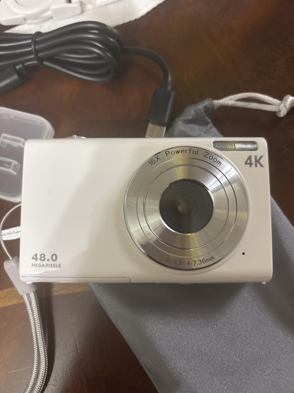 Digital Camera,Autofocus 4K Vlogging Camera for Photography with 32GB Card,48MP Portable Compact Point and Shoot Digital Camera for Teens Adult Beginner with 16X Zoom,Anti-Shake,2 Batteries(White) - Customer Photo 2