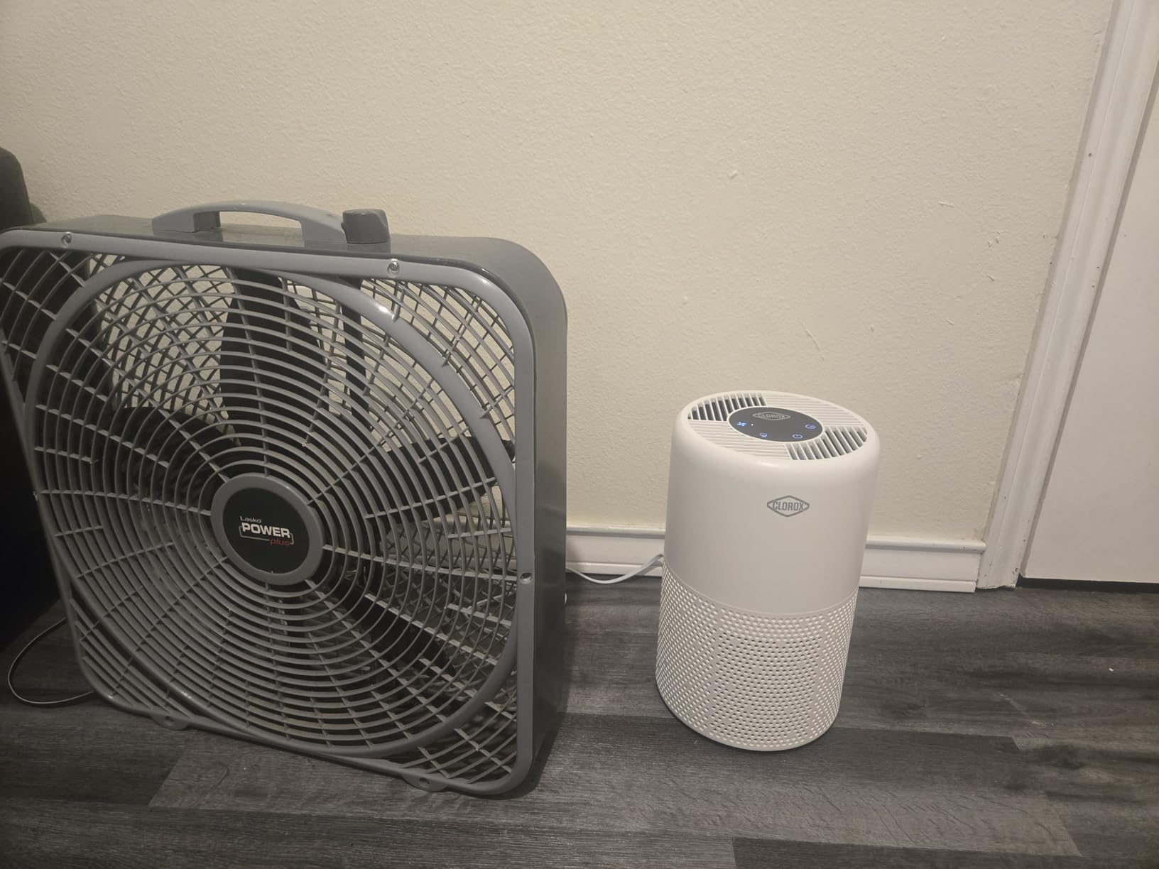 Clorox Turbo Air Purifiers for Home, True HEPA Filter, Quickly Cleans Medium Rooms Up to 1,000 Sq Ft, Reduces 99.9% of Mold, Viruses, Wildfire Smoke, Allergens, Pet Allergies, Dust, Whisper Quiet - Customer Photo 1