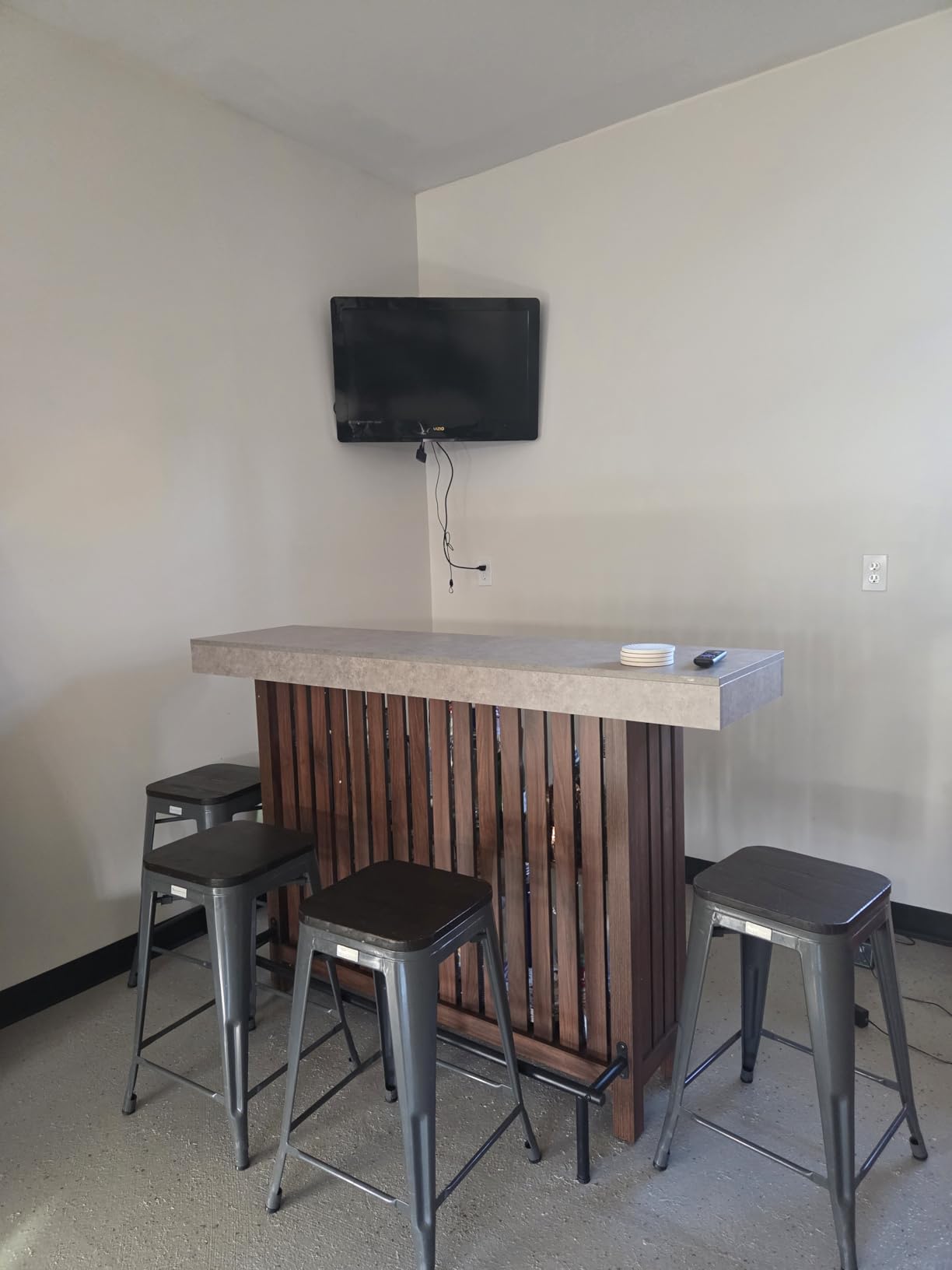 Tribesigns 63-Inch Large Bar Table, 2-Tier Home Bar Unit Mini Height Pub Table with Footrest, Modern Kitchen Island Coffee Bar Cabinet for Dining Room, Bistro, Living Room Customer Review Tribesigns 63-Inch Large Bar Table, 2-Tier Home Bar Unit Mini Height Pub Table with Footrest, Modern Kitchen Island Coffee Bar Cabinet for Dining Room, Bistro, Living Room - Customer Photo 2