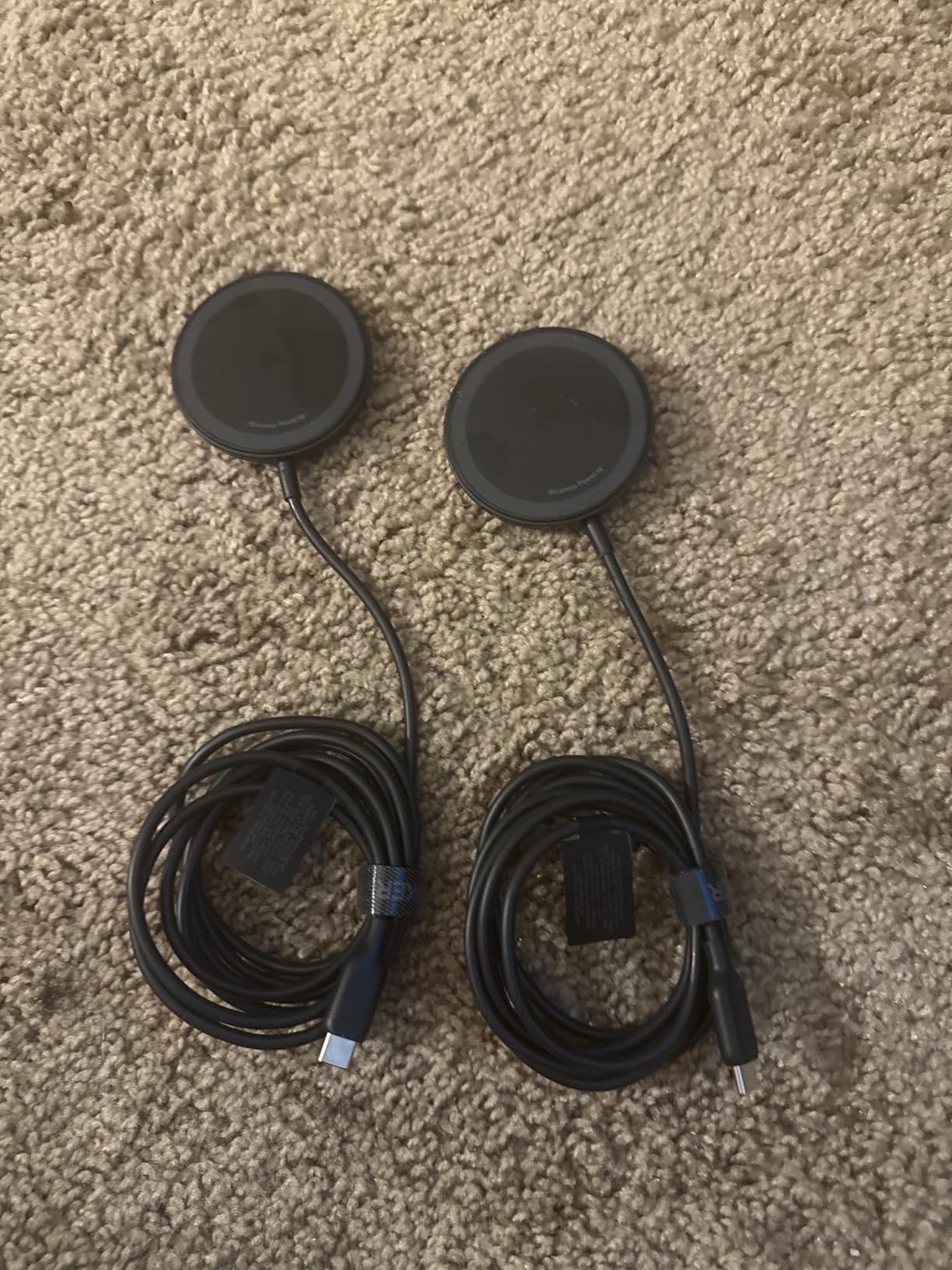 Anker Zolo Magnetic Wireless Charger, 2-Pack Qi2 Certified 15W MagSafe-Compatible Wireless Charging Pad, for iPhone 17/16/15/14/13 Series, AirPods, and More (Not for Pixel, Adapter Not Included) - Customer Photo 2