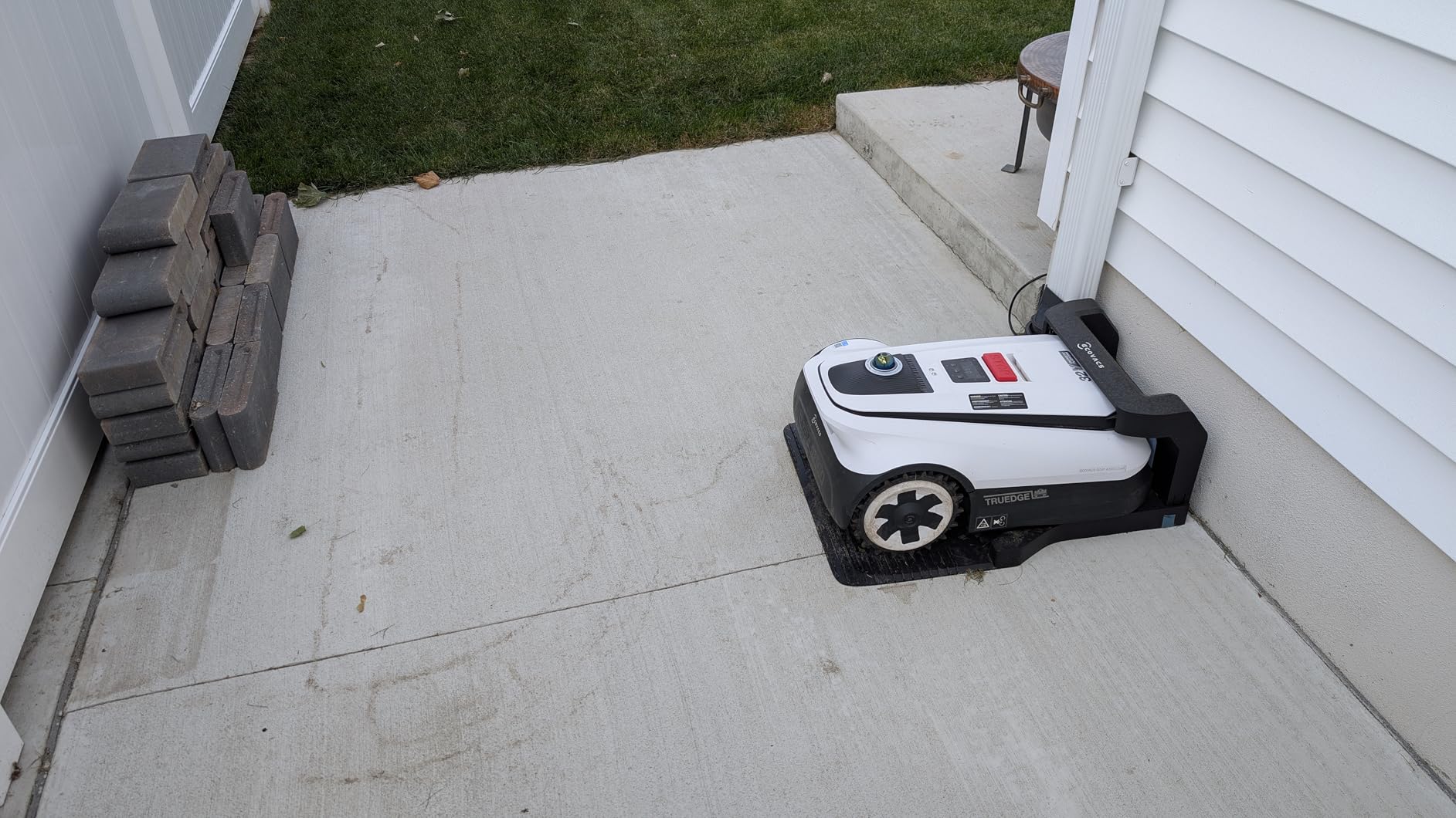 ECOVACS Goat O1000 RTK Robot Lawn Mower, Perimeter Wire Free Vision Robotic Lawnmower for 1/4 Acres Lawn, Automated Mapping, APP Control, 3D Obstacle Avoidance, Zero-Edge Cutting - Customer Photo 1