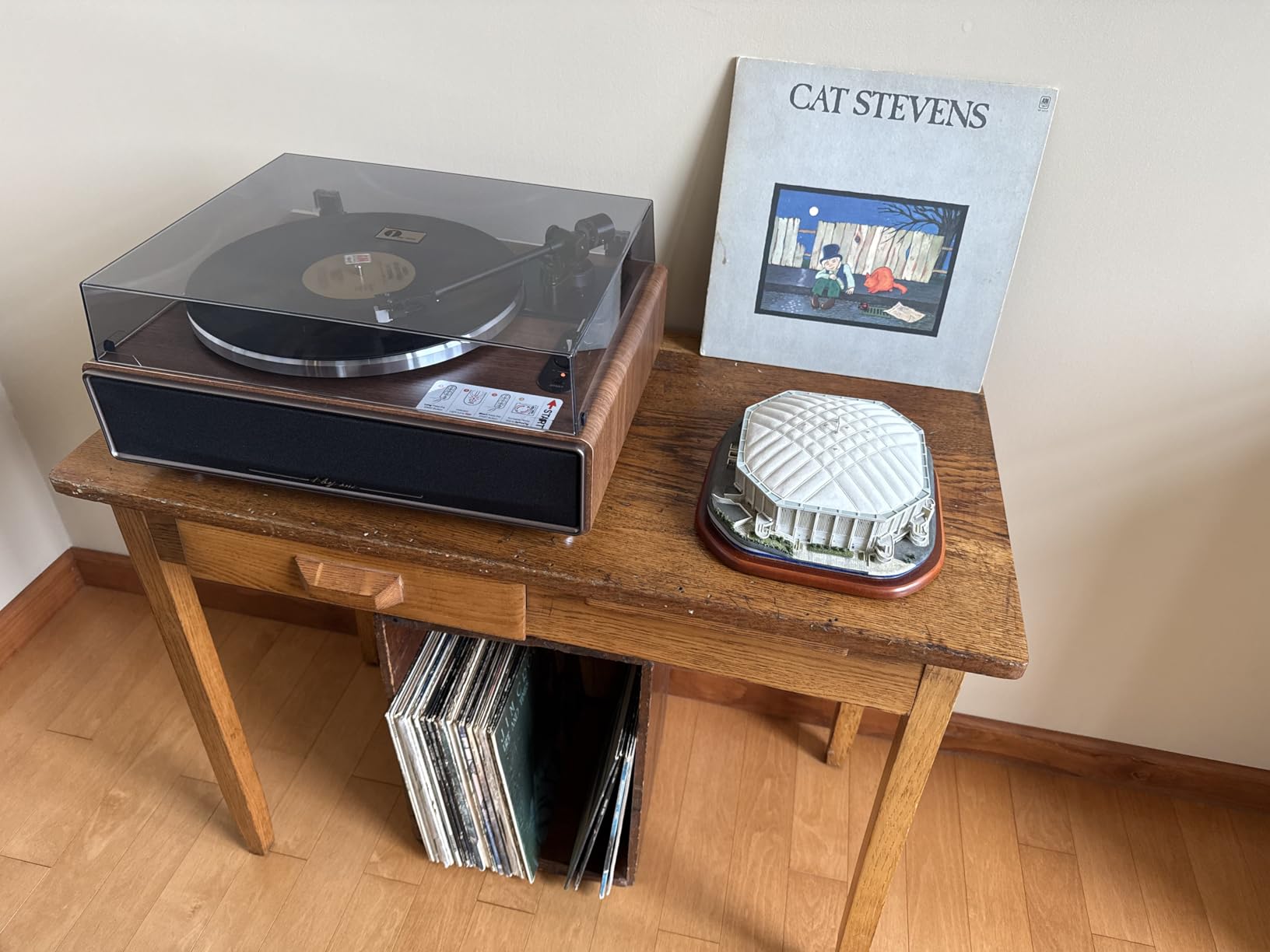 1 by ONE High Fidelity Record Player, All-in-One Turntable with Built in Speakers Phono Preamp, Magnetic AT-3600L Cartridge, RCA Output, Belt Drive 2-Speed, Piano Lacquer Grey - Customer Photo 1