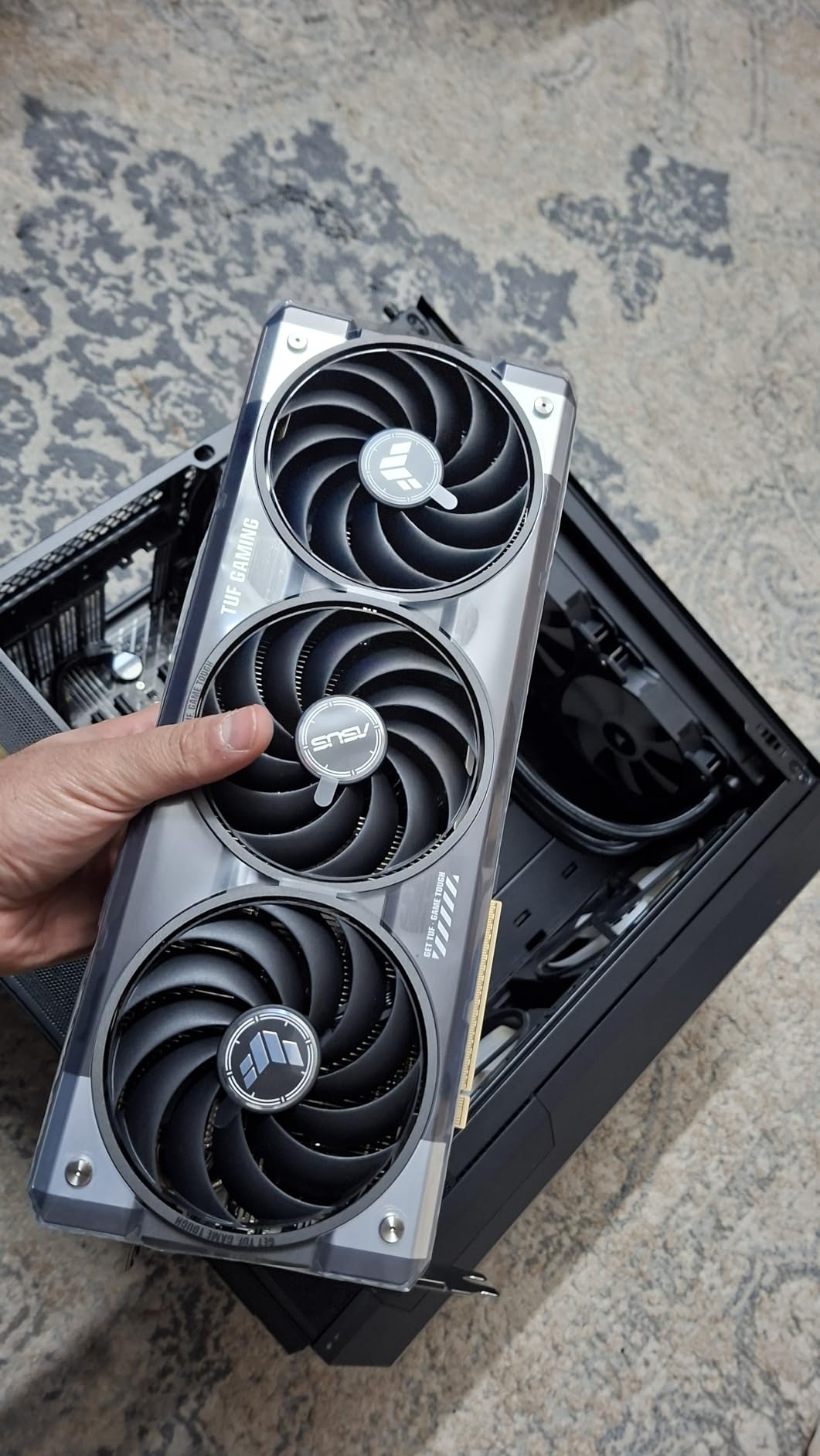 ASUS TUF GeForce RTX 5070 12GB GDDR7 OC Edition Graphics Card (PCIe 5.0, HDMI/DP 2.1, 3.125-Slot, Military-Grade Components, Protective PCB Coating, Axial-tech Fans) customer photo 1