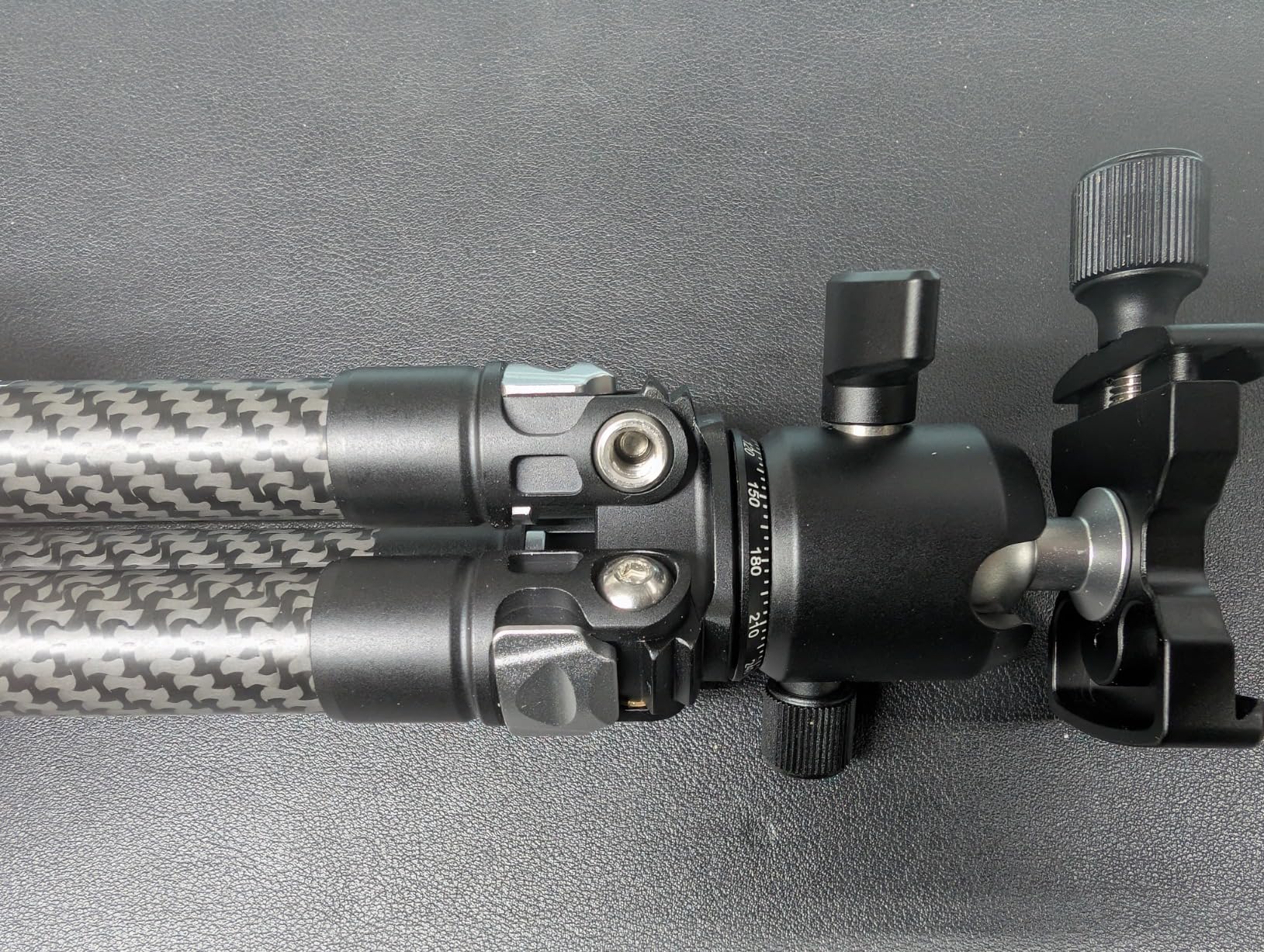 SmallRig Portable Carbon Fiber Tabletop Tripod Kit - Customer Photo 2