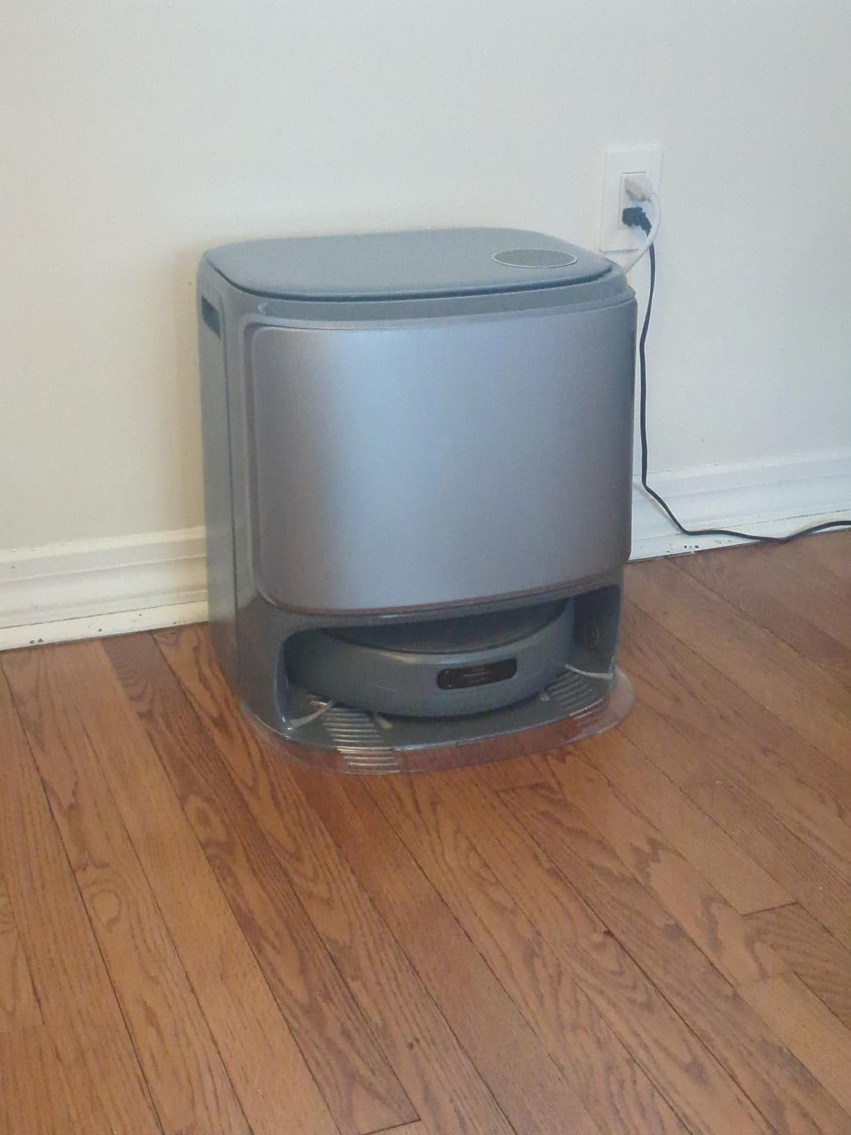 NARWAL Freo Z10 Ultra Robot Vacuum and Mop Combo, Dual RGB Cameras and Chips, AI Avoidance, 8N Corner to Edge Deep Cleaning, Dry-Wet Separation, 18000Pa, Hot Water Wash & Self-Emptying, Gray - Customer Photo 1