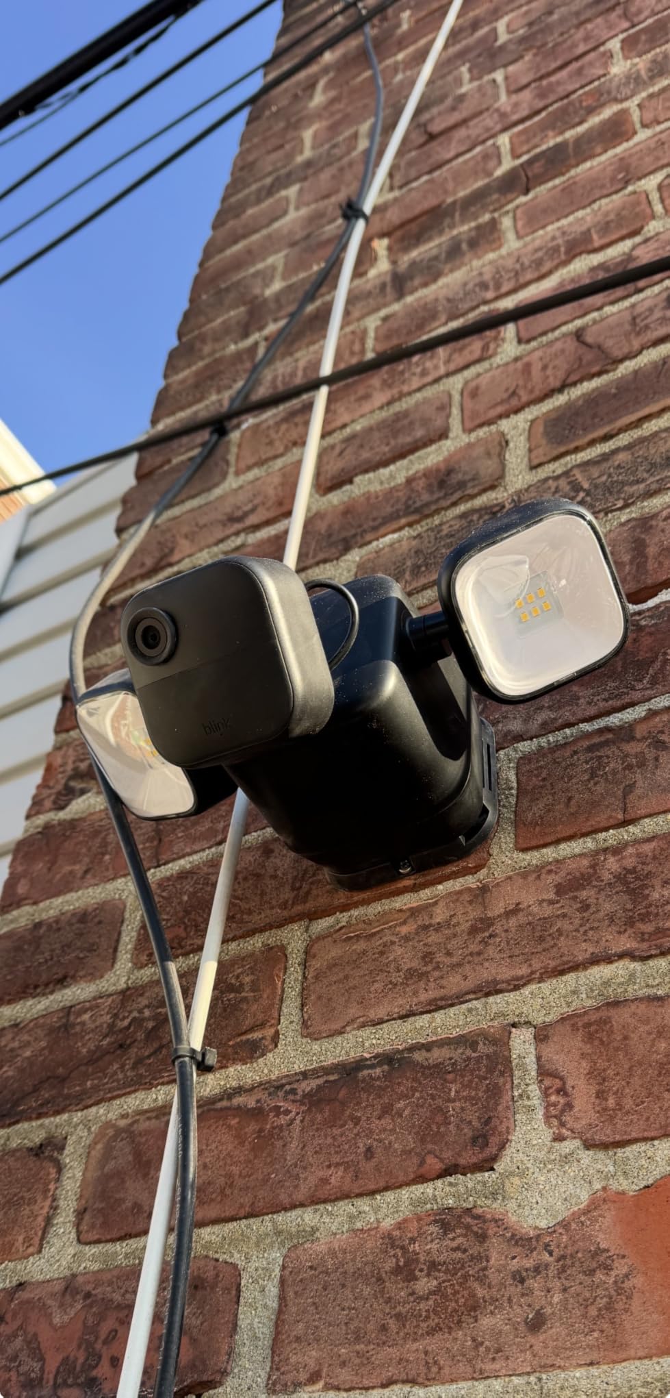 Blink Outdoor 4 Floodlight Camera — Wireless smart security camera, 700 lumens, two-year battery life, enhanced motion detection, Sync Module Core included — 1 camera system - Customer Photo 1