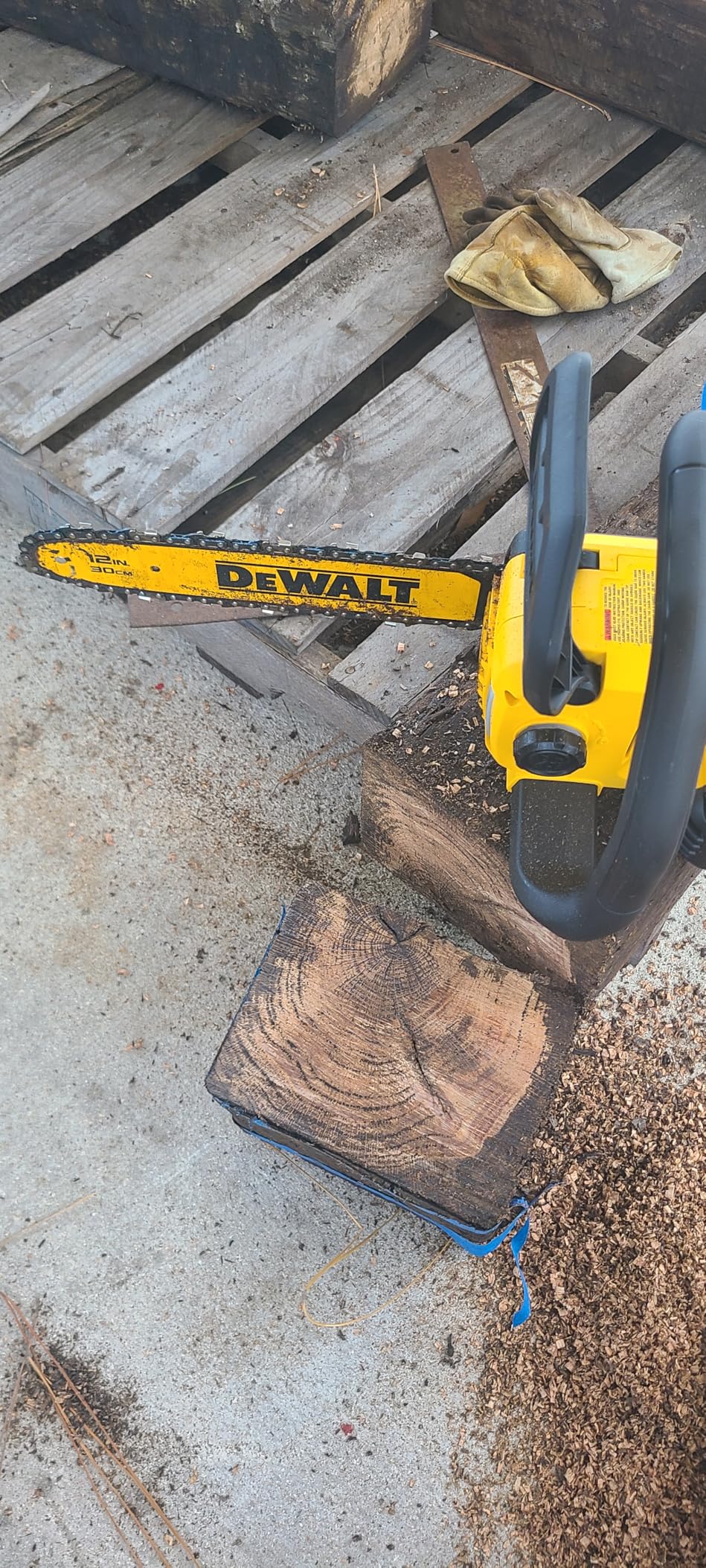 DEWALT 20V MAX 12 in. Cordless Chainsaw, Bare Tool Only (DCCS621B) - Customer Photo 2