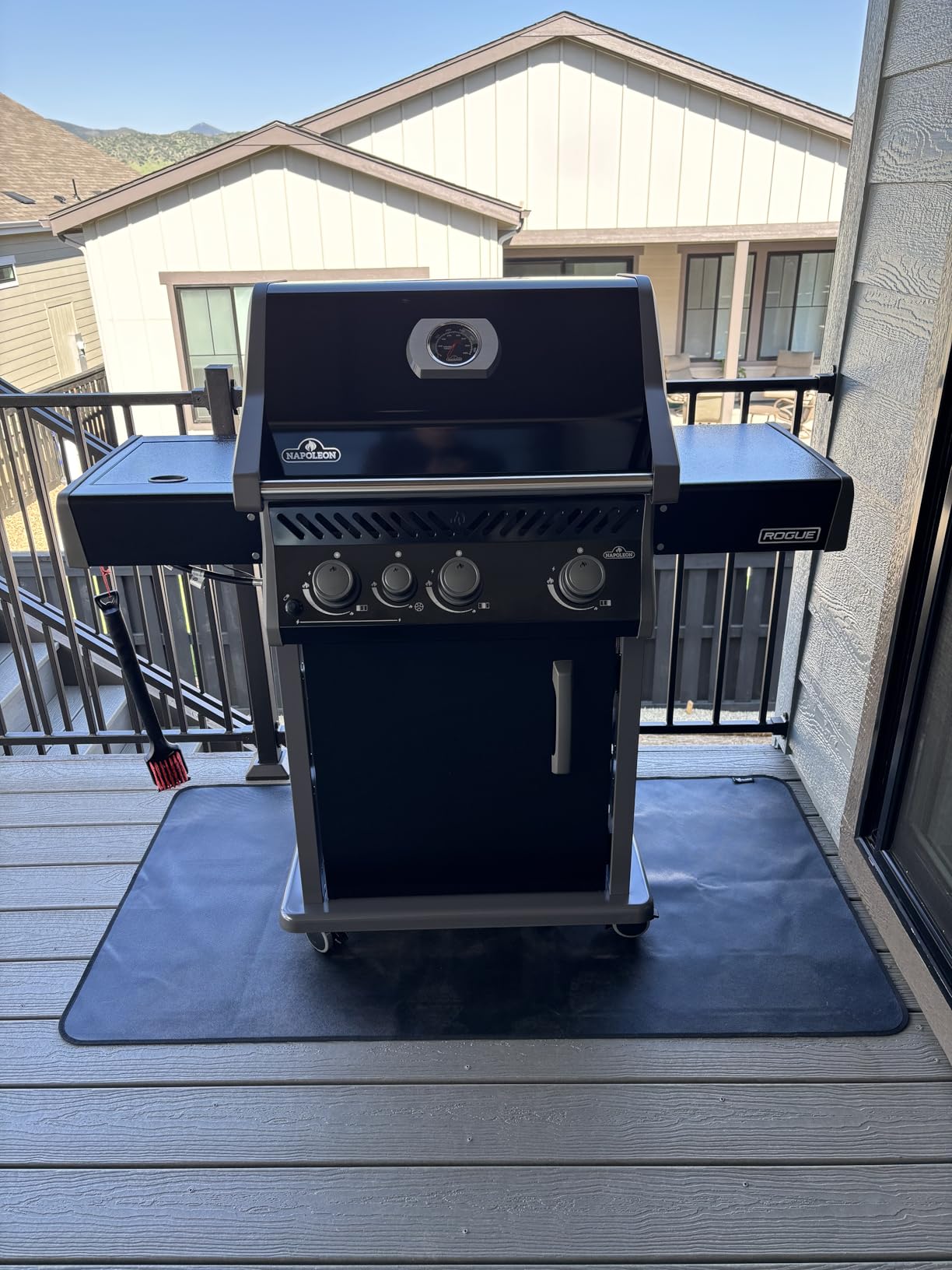 Napoleon Rogue 425 Propane Gas Grill with Range Side Burner, Black, 3 Stainless Steel Main Burners customer photo 1