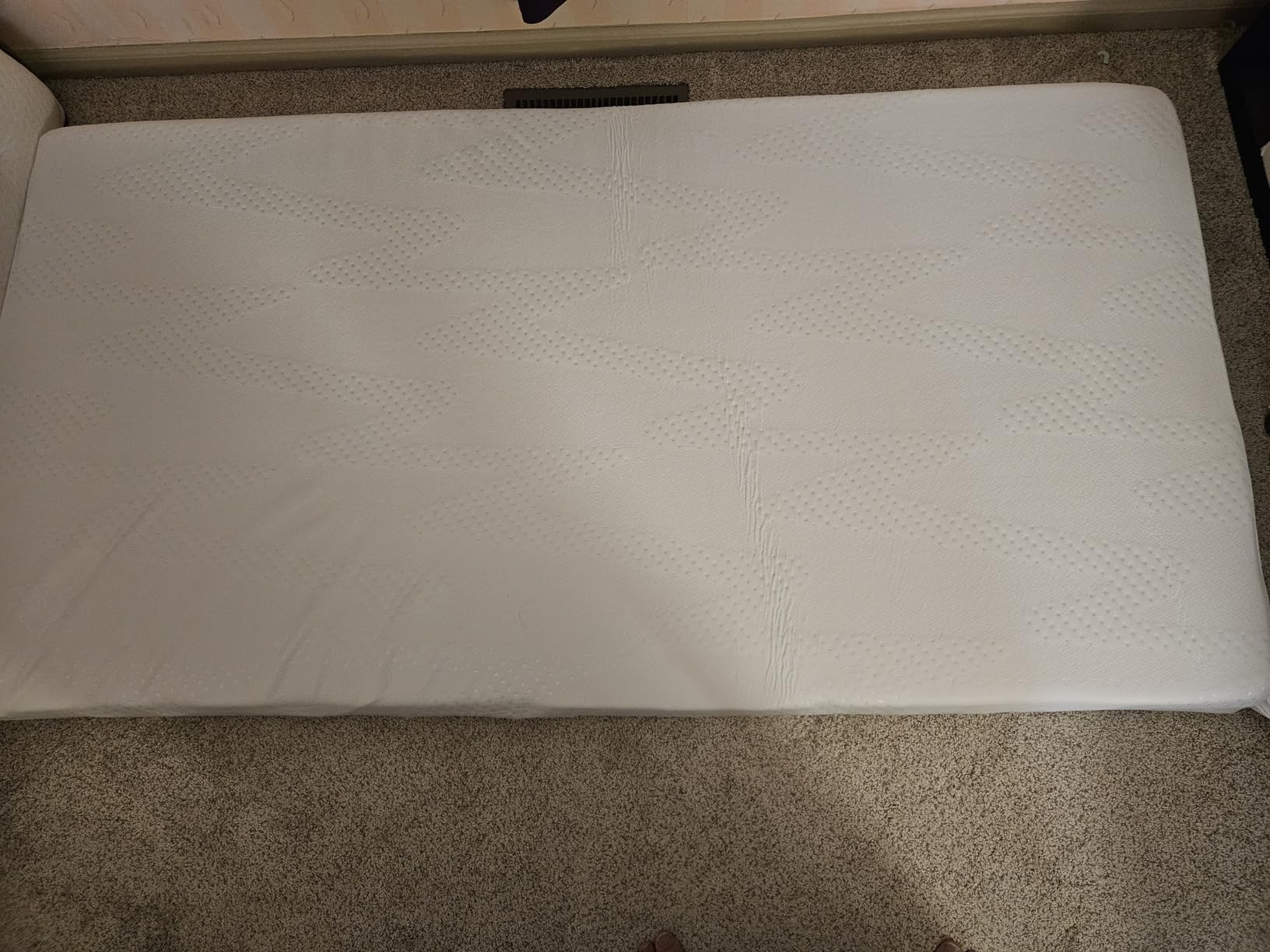 Novilla 12 Inch Queen Mattress in a Box, Gel Memory Foam Queen Size Bed Mattress for Cooling Night Sleep, Comfort Sleep & Pressure Relief, CertiPUR-US Certified - Customer Photo 2