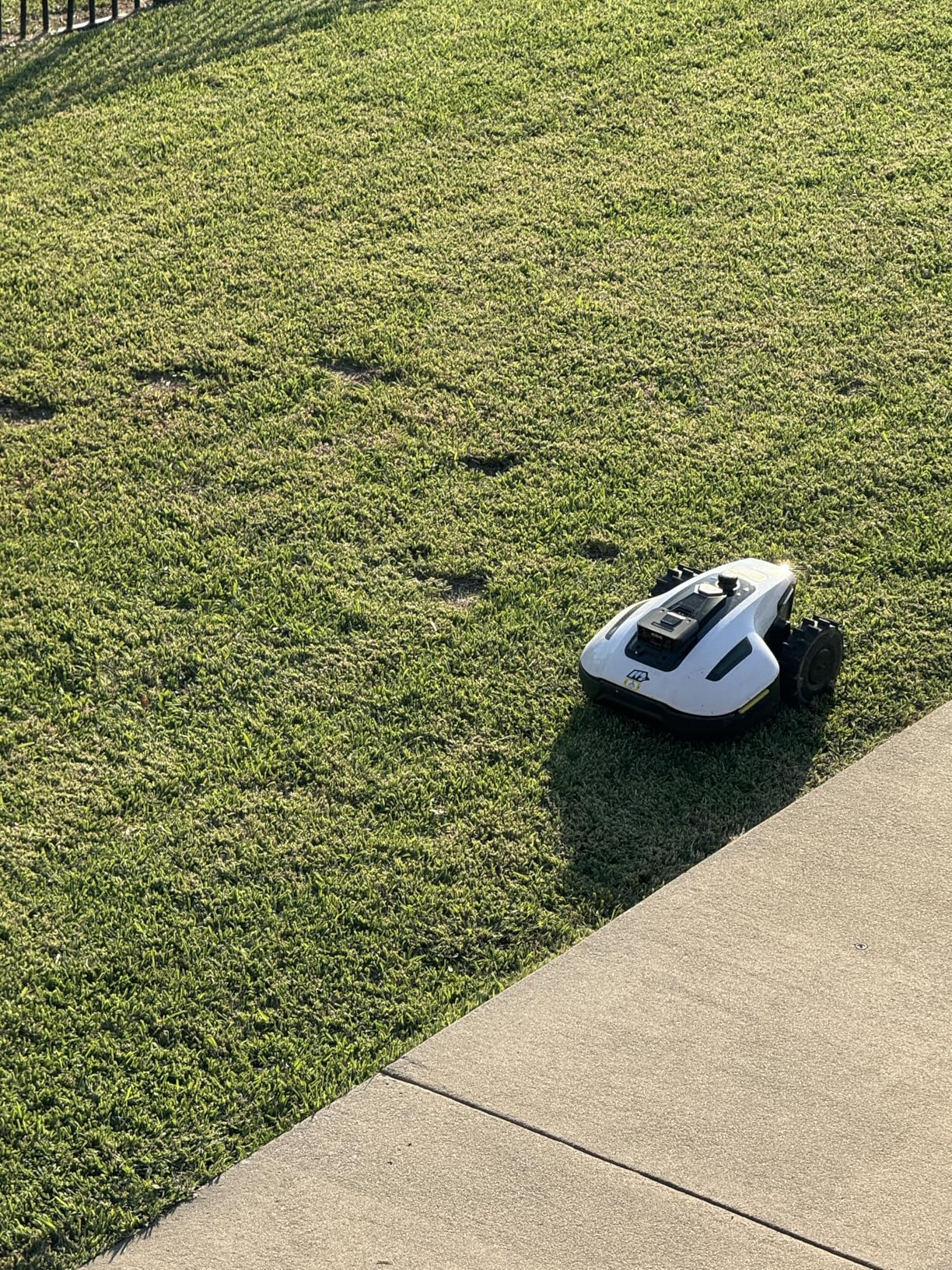 Mammotion YUKA Mini 500H Robotic Lawn Mower Reception 0.12 Acre,Max. 0.25 Acre, Ultrasense AI Vision+ RTK Positioning, Auto Mapping, App Control, 50% Slope, Cutting Height 2''~3.5'', 15 Mowing Zones - Customer Photo 2