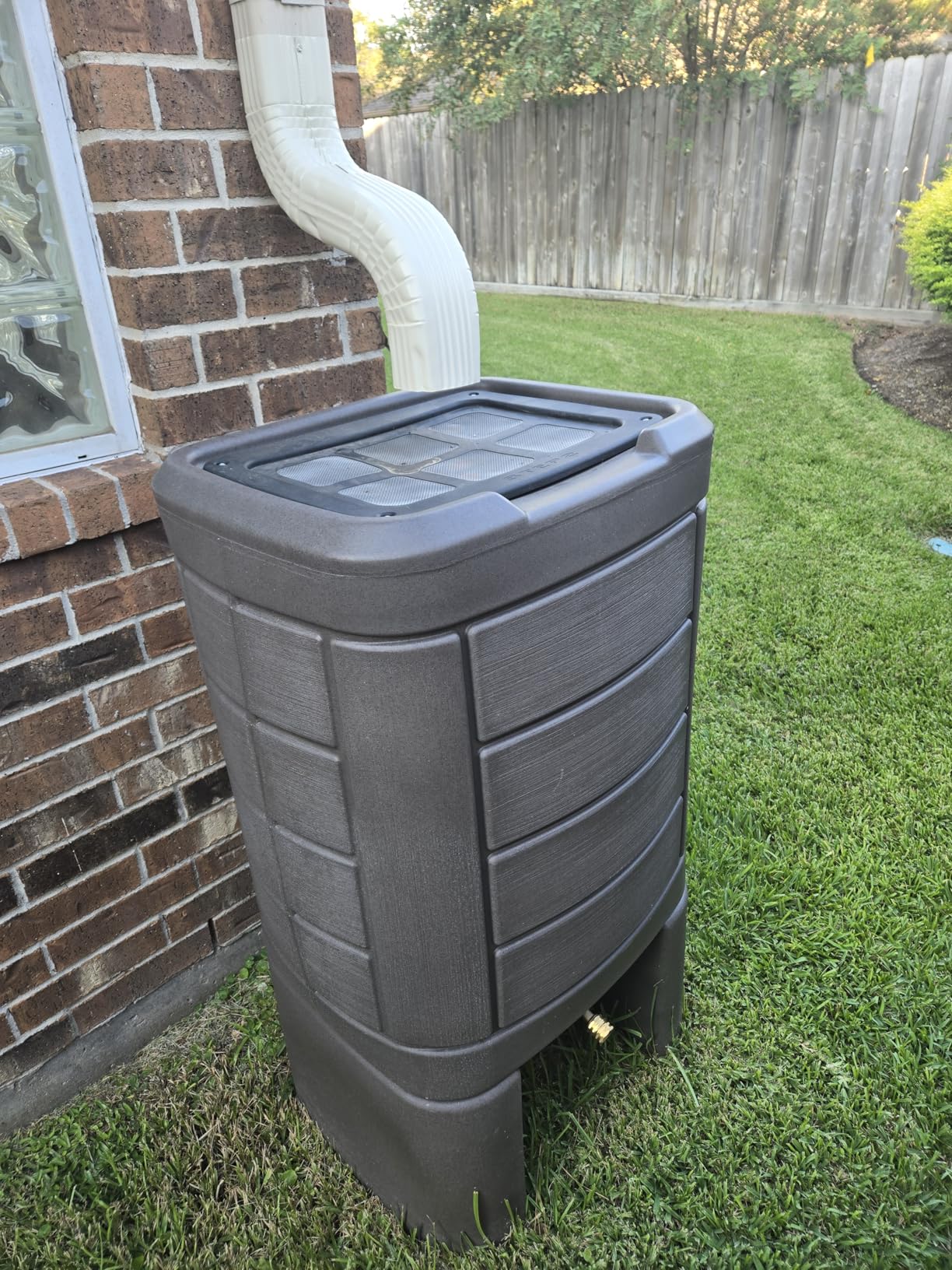 Step2 Lakewood Rain Barrel with Stand, Outdoor Water Conservation Container, Holds 60 Gallons, Brown - Customer Photo 2