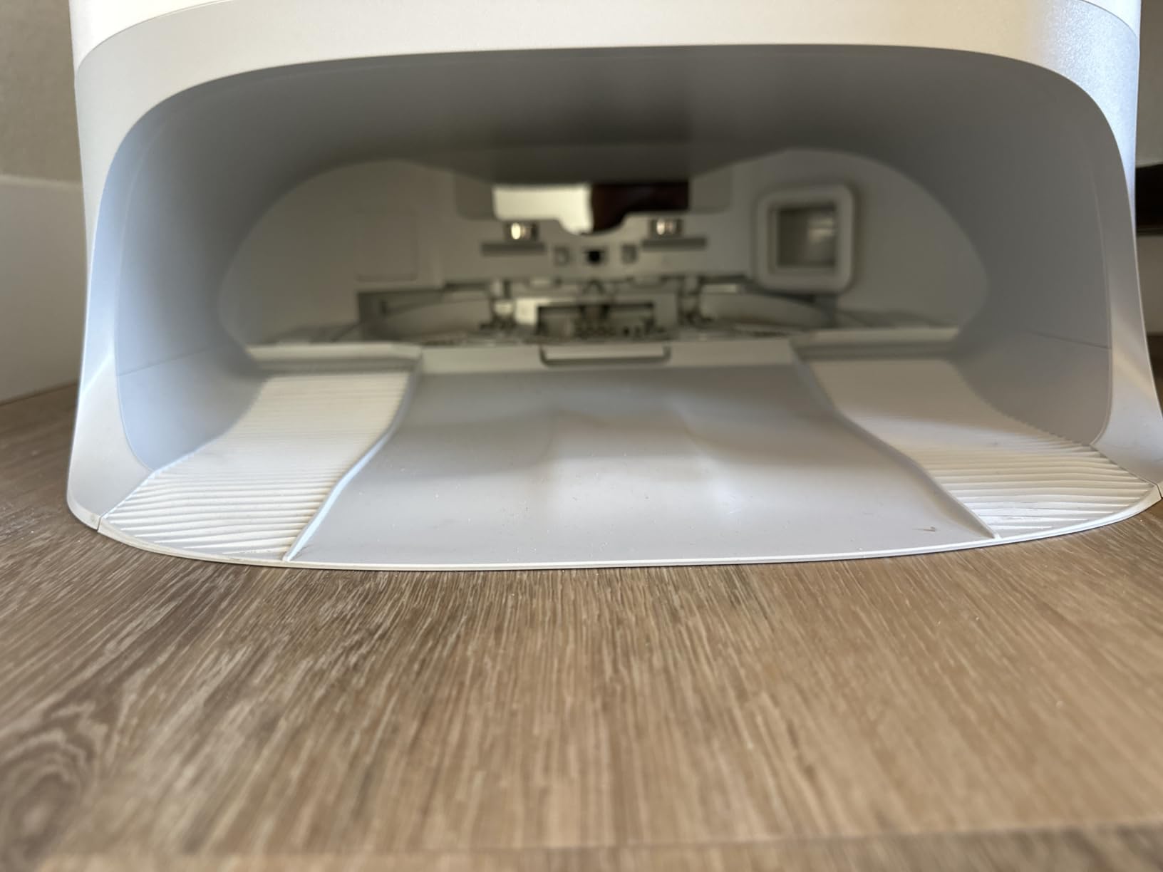 roborock Qrevo CurvX Robot Vacuum and Mop, 22,000Pa Suction, 3.14'' Ultra Slim, Zero-Tangling Design, Reactive AI Obstacle Recognition, AdaptiLift Chassis, Auto Hot Water Mop Washing & Drying - Customer Photo 1