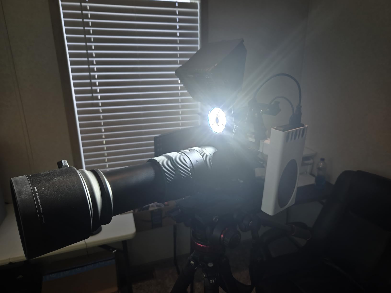 Manfrotto 055 Video Tripod w/502 Video Fluid Head, Aluminium, Professional Heavy Duty System, with Levelling Column, Lever Lock, Camera Tripod Stand, for DSLR/Mirrorless Cameras, Camcorders - Customer Photo 3