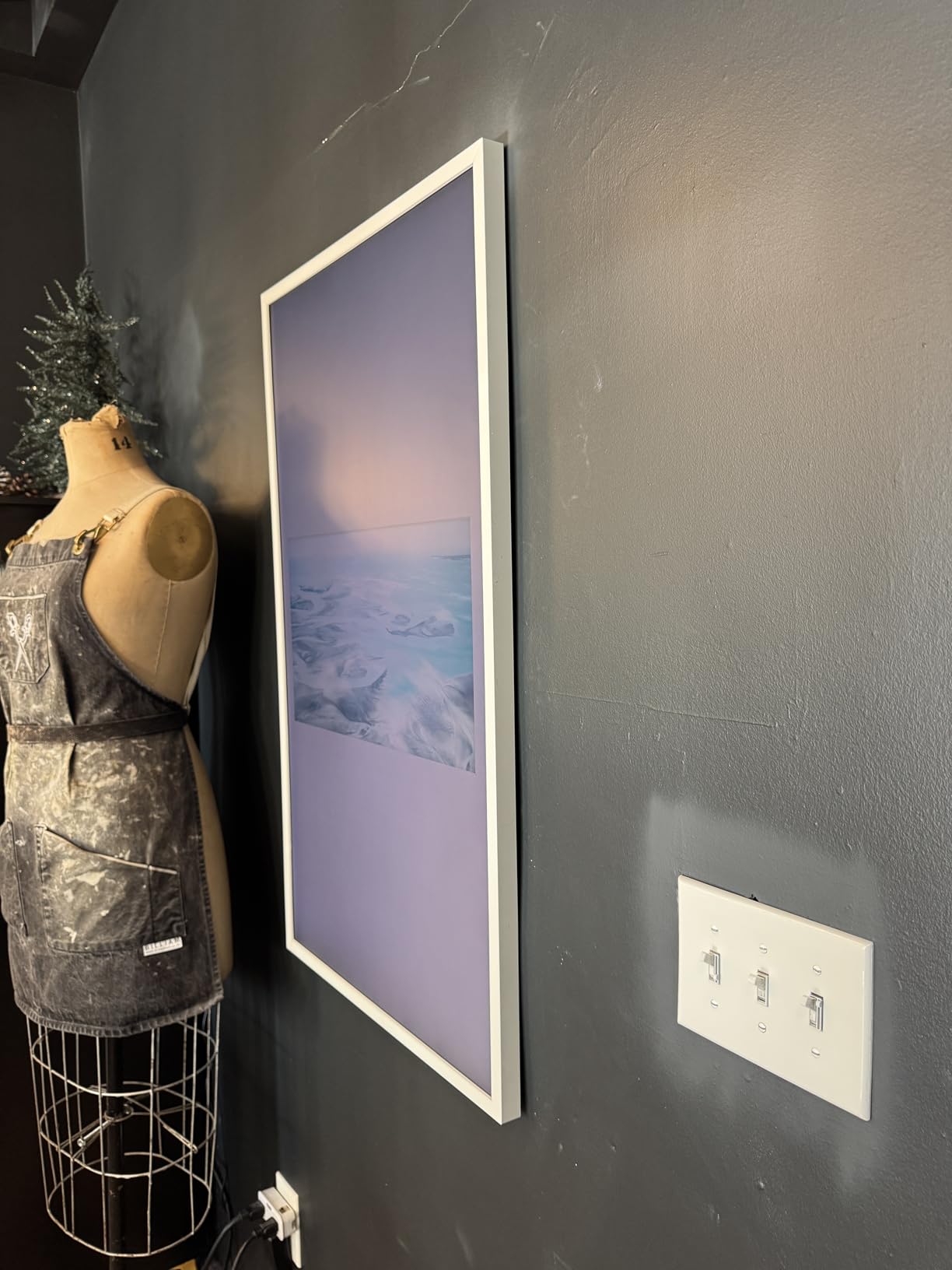 Samsung 55-Inch Class The Frame LS03F 4K QLED Smart TV (2025 Model) Slim Fit Wall Mount, Modern Frame Design, NQ4 AI Gen2 Processor, Art Mode, Artful Picture Quality, Samsung Vision AI, Alexa Built-in - Customer Photo 5