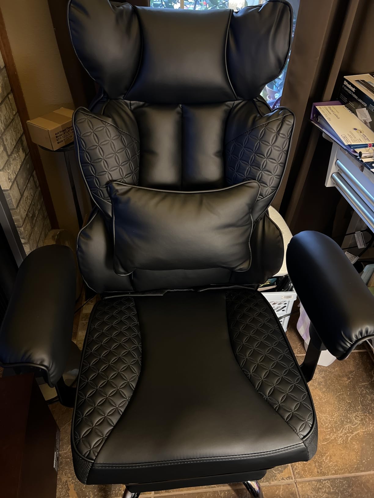 GTRACING Big and Tall Gaming Chair 400lbs Heavy Duty Office Chair with Foot Rest & Ergonomic Pocket Spring Lumbar Support, High Back 3D Saddle Shaped Cushion for Back Pain Relief, Matte-Black - Customer Photo 1