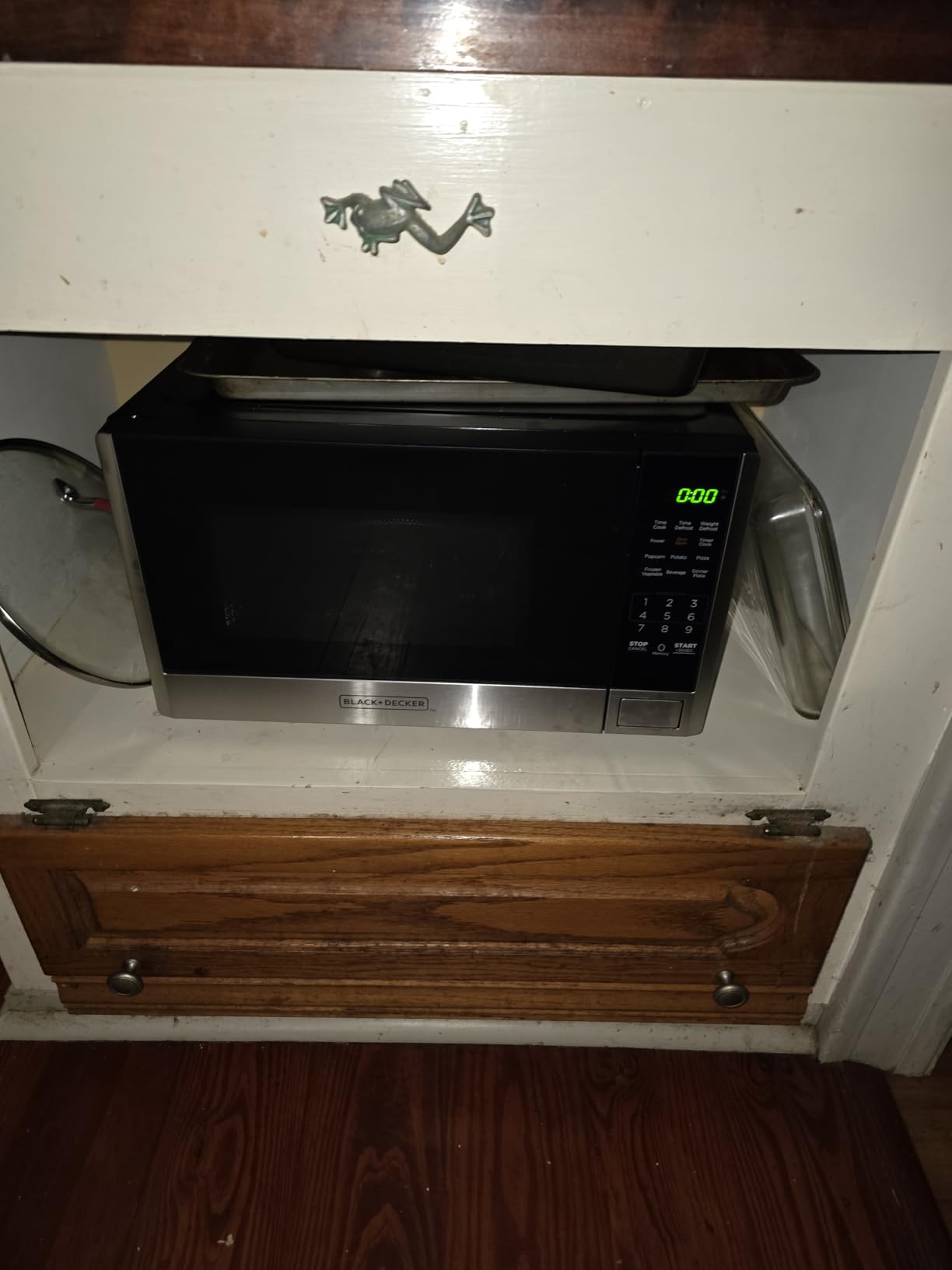 BLACK+DECKER Over the Range Microwave Oven with Vent and One-Touch Auto Cooking, 1.7 cu. ft. OTR Over Stove Microwave, Stainless Steel, 1000 Watts, EM044K6CE-SS Customer Review BLACK+DECKER Over the Range Microwave Oven with Vent and One-Touch Auto Cooking, 1.7 cu. ft. OTR Over Stove Microwave, Stainless Steel, 1000 Watts, EM044K6CE-SS - Customer Photo 2