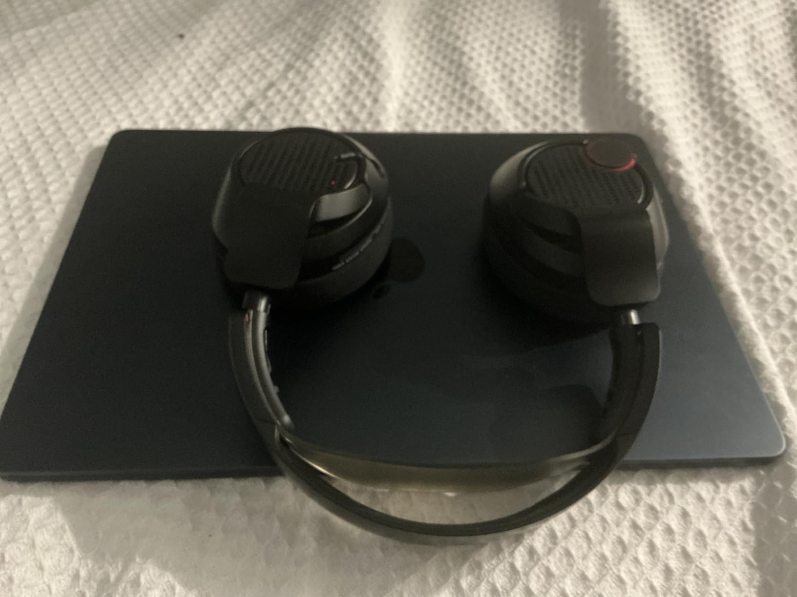 Apple 2025 MacBook Air 15-inch Laptop with M4 chip: Built for Apple Intelligence, 15.3-inch Liquid Retina Display, 24GB Unified Memory, 512GB SSD Storage, 12MP Center Stage Camera, Touch ID; Midnight - Customer Photo 1