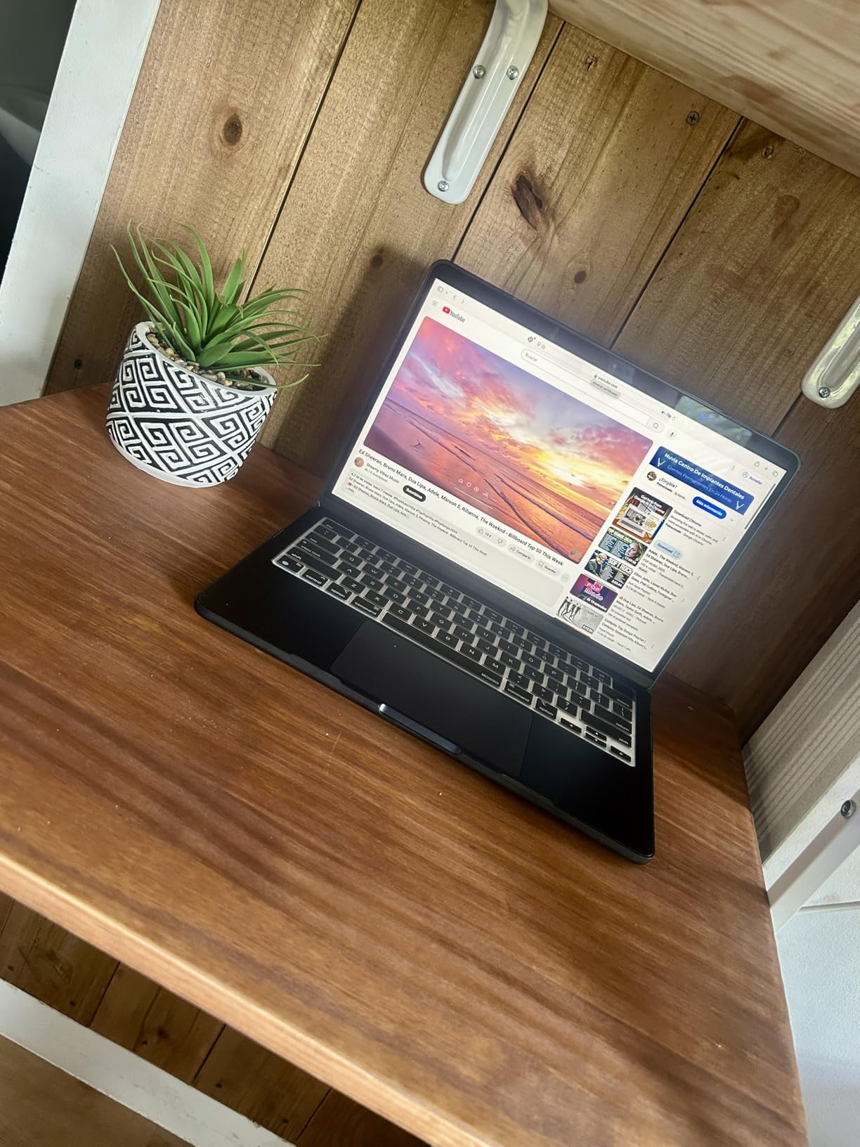 Apple 2025 MacBook Air 13-inch Laptop with M4 chip: Built for Apple Intelligence, 13.6-inch Liquid Retina Display, 16GB Unified Memory, 256GB SSD Storage, 12MP Center Stage Camera, Touch ID; Midnight Customer Review Apple 2025 MacBook Air 13-inch Laptop with M4 chip: Built for Apple Intelligence, 13.6-inch Liquid Retina Display, 16GB Unified Memory, 256GB SSD Storage, 12MP Center Stage Camera, Touch ID; Midnight - Customer Photo 1