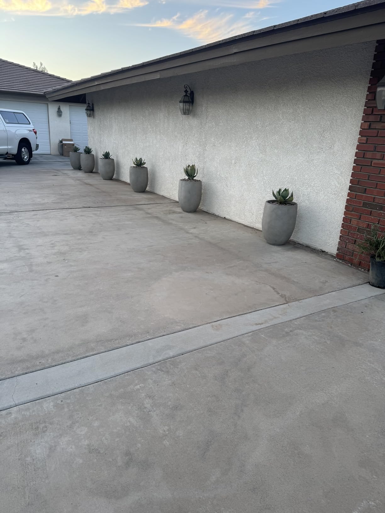 Kante Tall Concrete Planter, 21.7-Inch Height Weathered Concrete Large Indoor Outdoor Plant Pot with Drainage Hole for Patio Garden Home, Modern Decor for Flowers and Tree Customer Review Kante Tall Concrete Planter, 21.7-Inch Height Weathered Concrete Large Indoor Outdoor Plant Pot with Drainage Hole for Patio Garden Home, Modern Decor for Flowers and Tree - Customer Photo 1