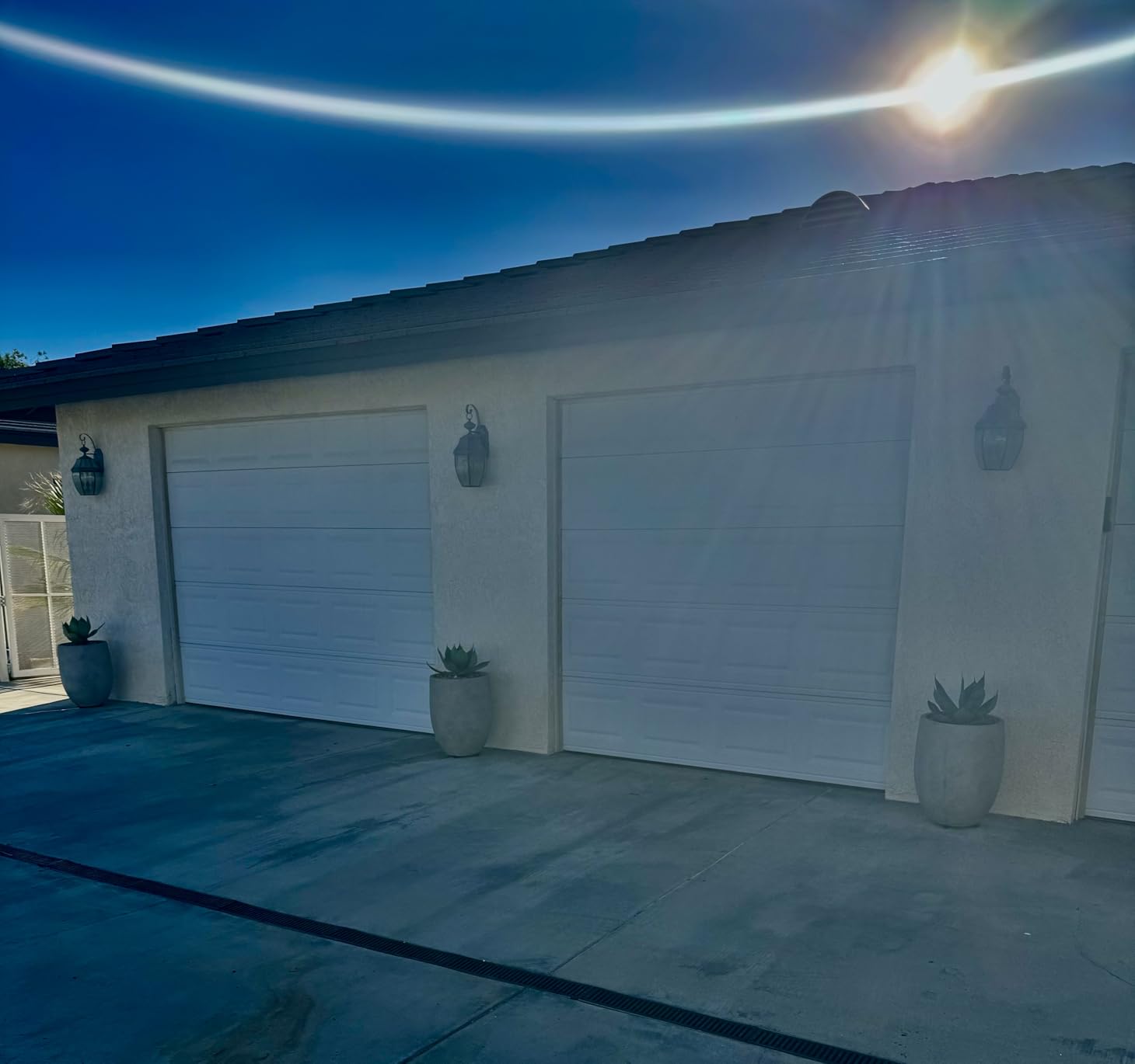 Kante Tall Concrete Planter, 21.7-Inch Height Weathered Concrete Large Indoor Outdoor Plant Pot with Drainage Hole for Patio Garden Home, Modern Decor for Flowers and Tree Customer Review Kante Tall Concrete Planter, 21.7-Inch Height Weathered Concrete Large Indoor Outdoor Plant Pot with Drainage Hole for Patio Garden Home, Modern Decor for Flowers and Tree - Customer Photo 2