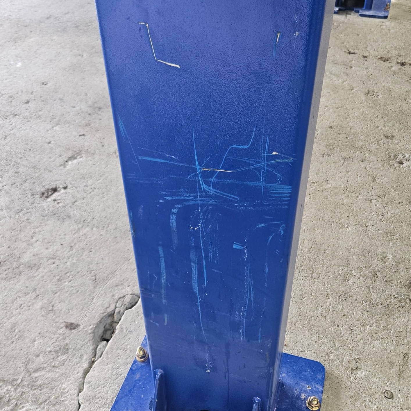 WEIZE 2 Post 11000 lbs Auto Lift with 220V 3HP Motor and Double Point Lock Release - Customer Photo 1